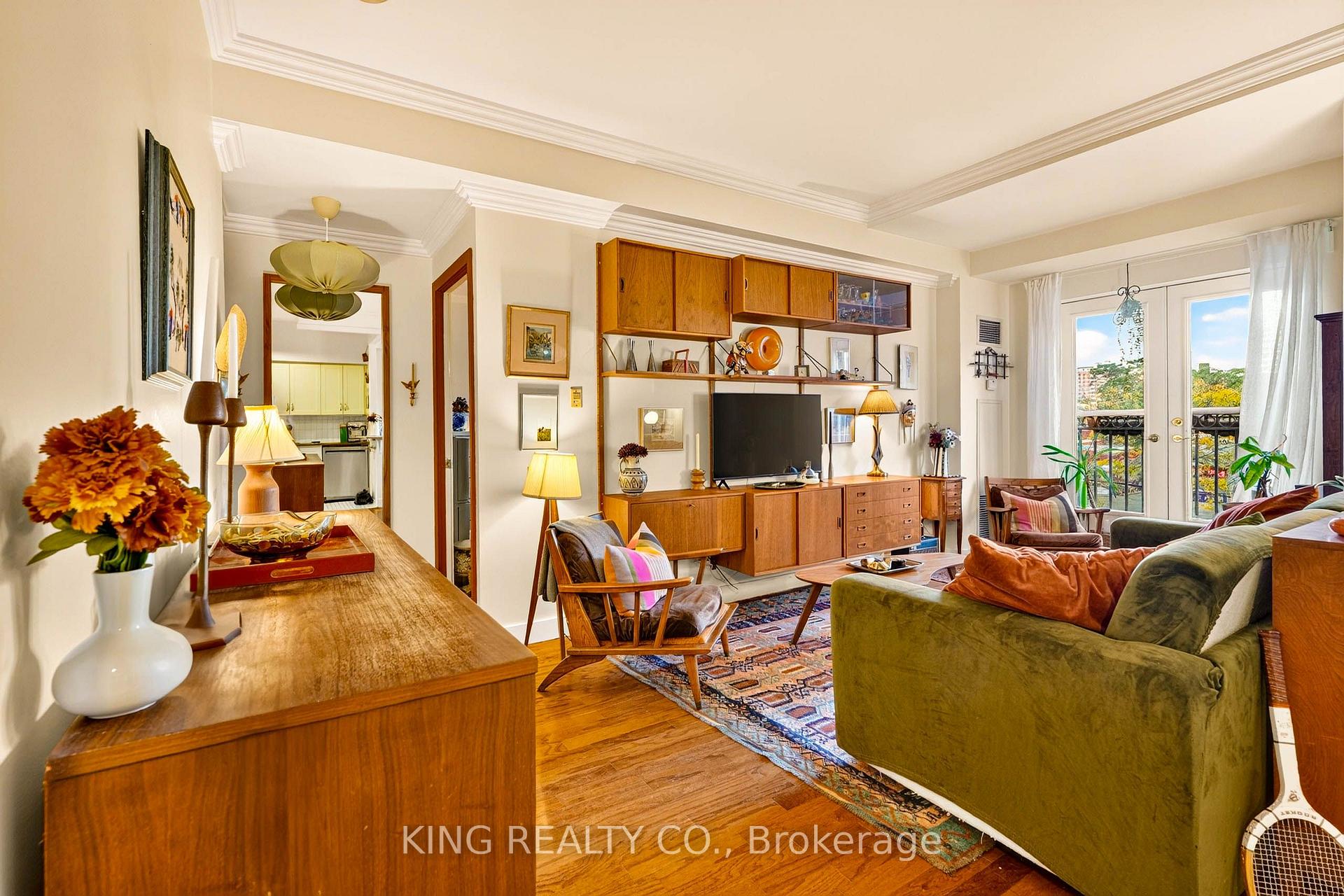 Photo 9 of Unit 301, 120 Lombard Street, Toronto, Church-Yonge Corridor — HOMEH