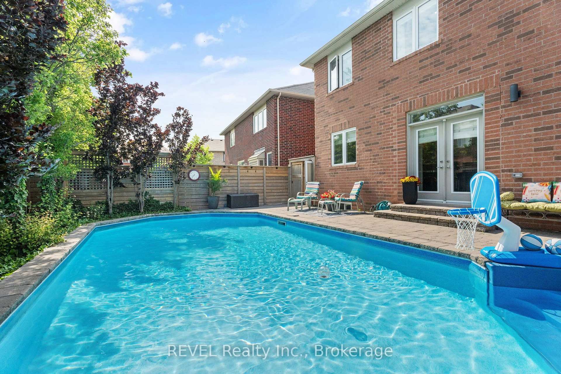 Photo 3 of 401 Schreyer Crescent, Milton, Harrison — HOMEH