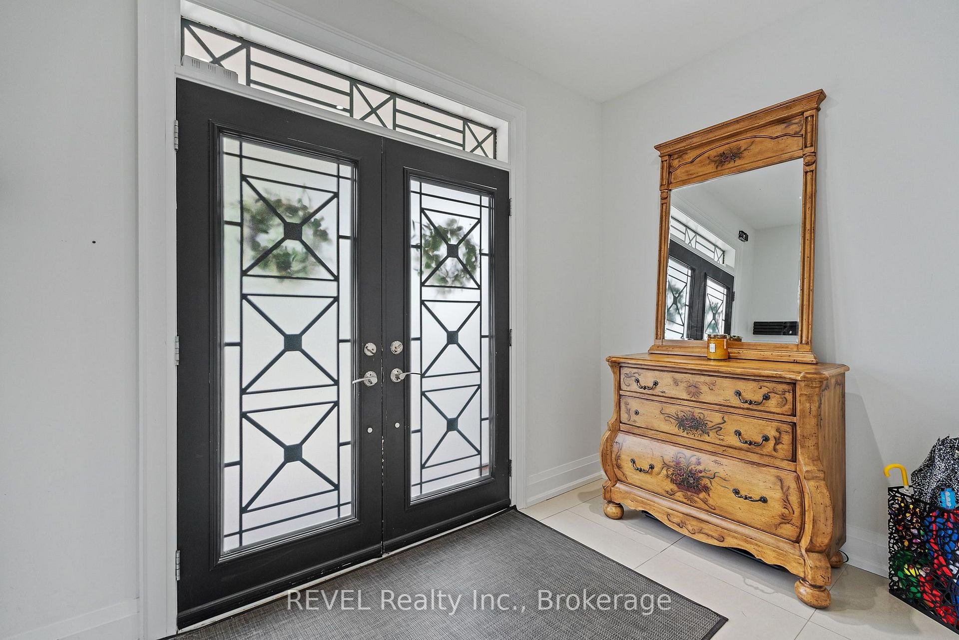 Photo 4 of 401 Schreyer Crescent, Milton, Harrison — HOMEH