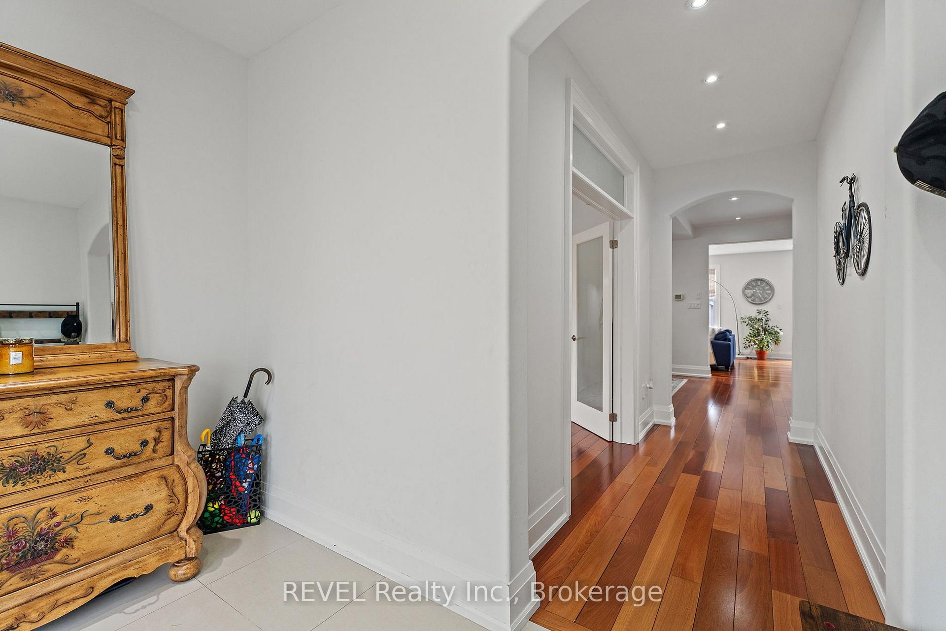 Photo 5 of 401 Schreyer Crescent, Milton, Harrison — HOMEH