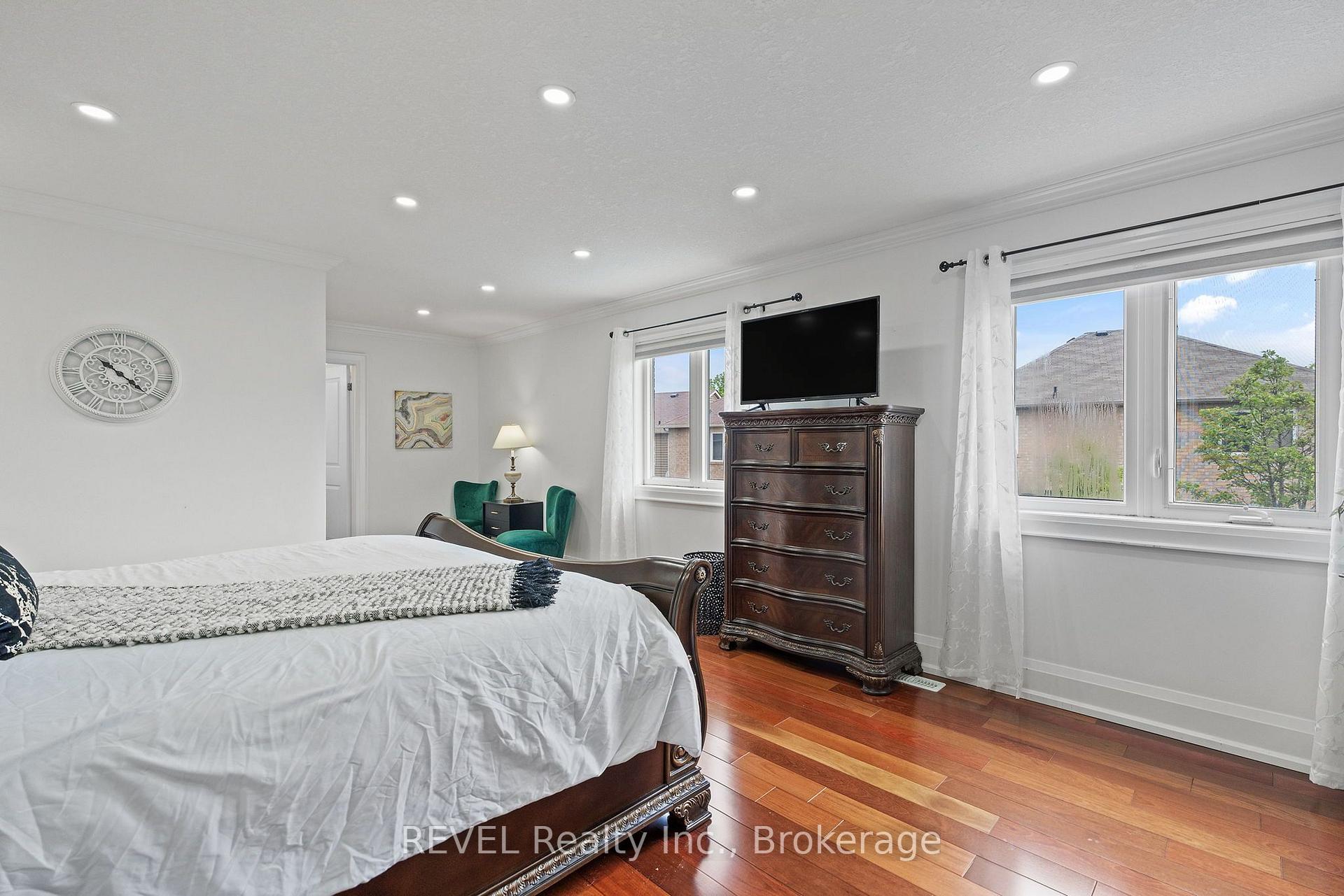 Photo 24 of 401 Schreyer Crescent, Milton, Harrison — HOMEH