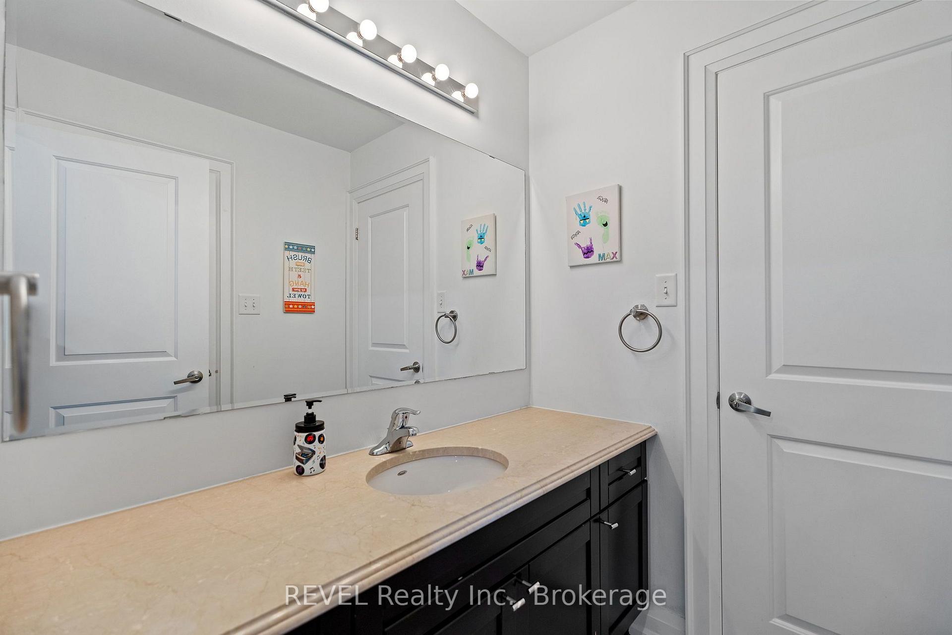Photo 32 of 401 Schreyer Crescent, Milton, Harrison — HOMEH