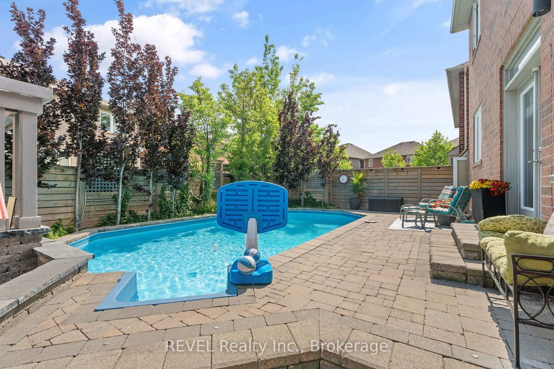 Photo 36 of 401 Schreyer Crescent, Milton, Harrison — HOMEH