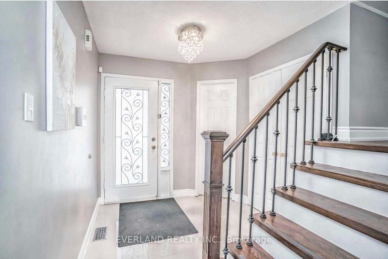 Photo 2 of 249 Yellowood Circle, Vaughan, Patterson — HOMEH