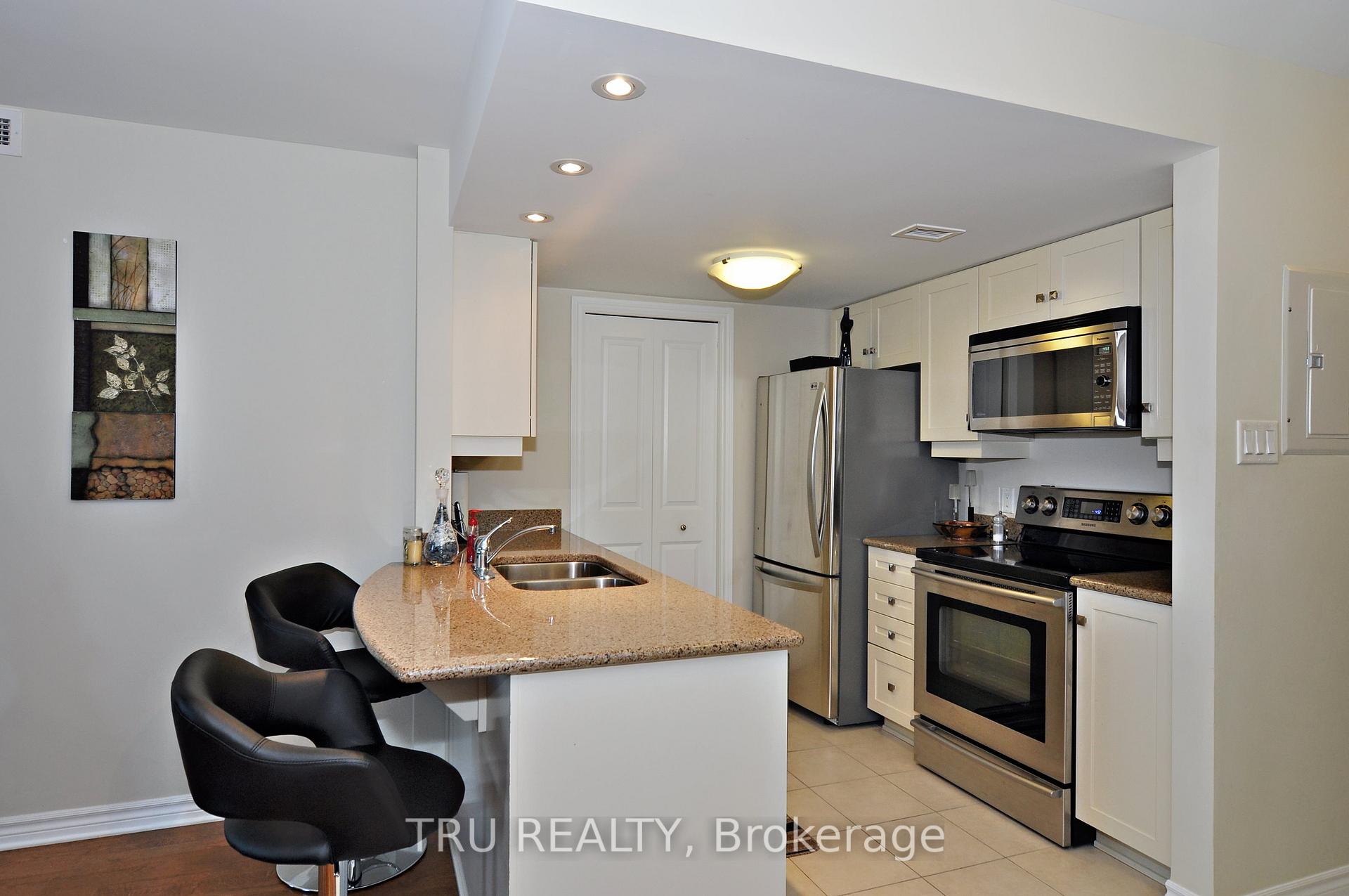 Photo 5 of Unit 908, 314 Central Park Drive, Ottawa, Central Park — HOMEH