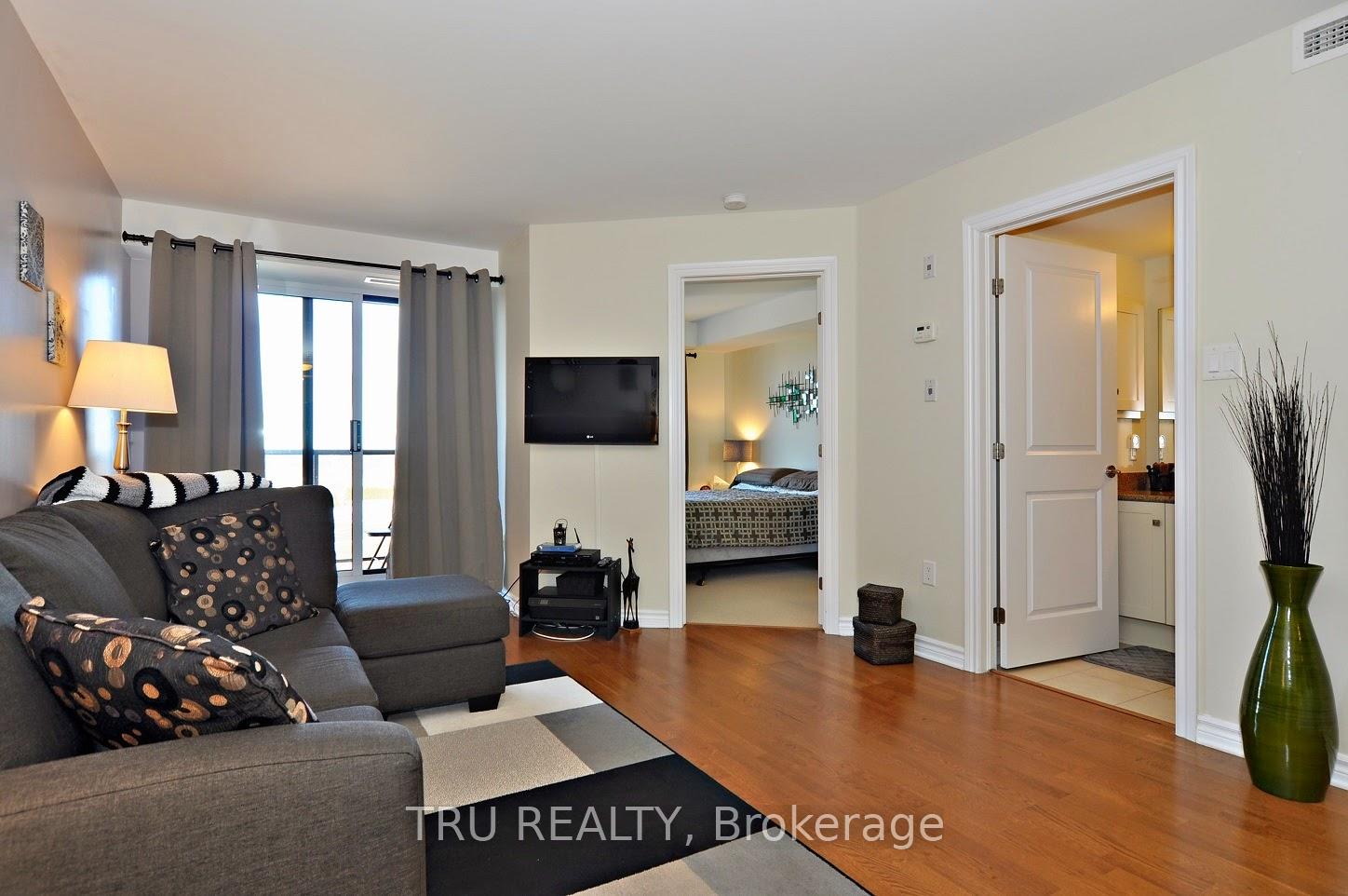 Photo 7 of Unit 908, 314 Central Park Drive, Ottawa, Central Park — HOMEH