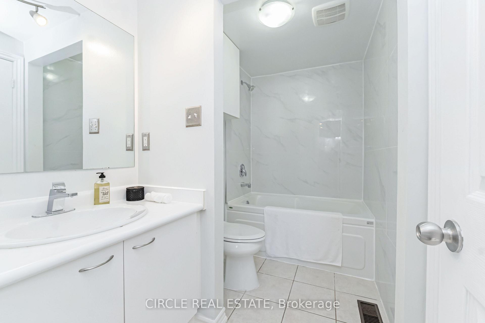 Photo 16 of 20 langdale Crescent, Brampton, Fletcher's West — HOMEH