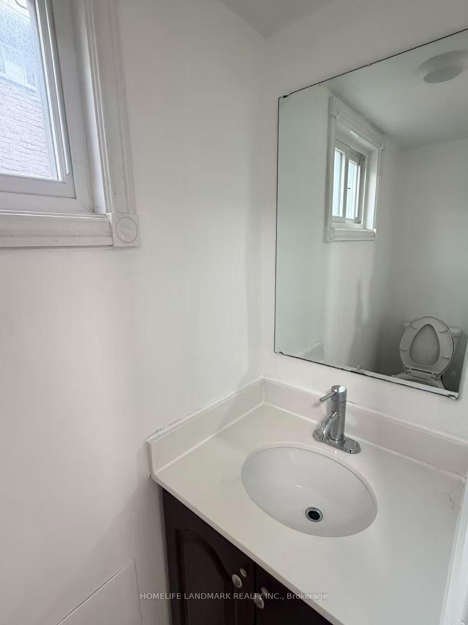 Photo 7 of 8 Fullerton Crescent, Markham, Milliken Mills West — HOMEH