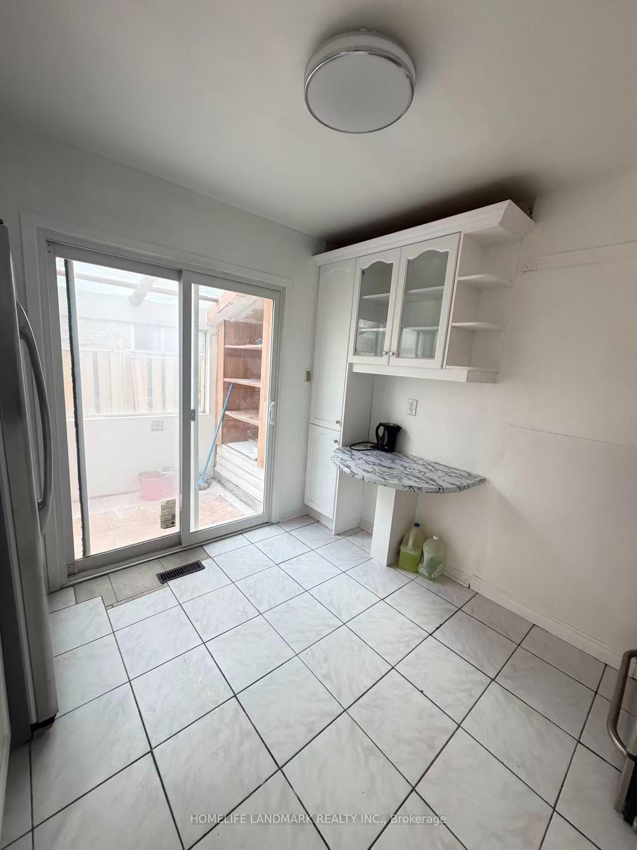 Photo 9 of 8 Fullerton Crescent, Markham, Milliken Mills West — HOMEH