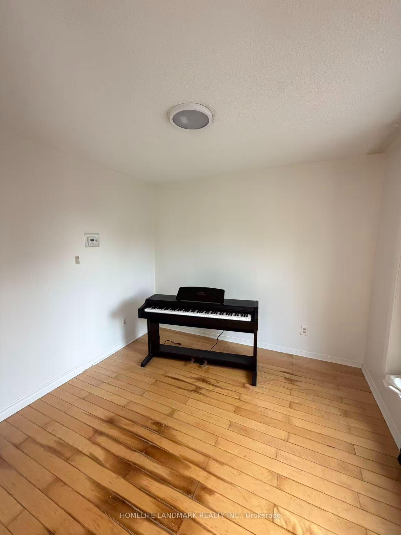 Photo 13 of 8 Fullerton Crescent, Markham, Milliken Mills West — HOMEH