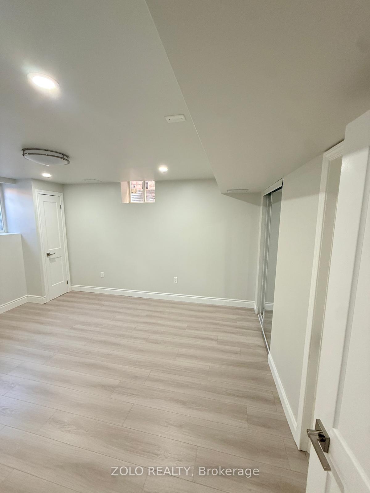 Photo 4 of Unit Basement, 21 Cattail Crescent, Hamilton, Waterdown — HOMEH