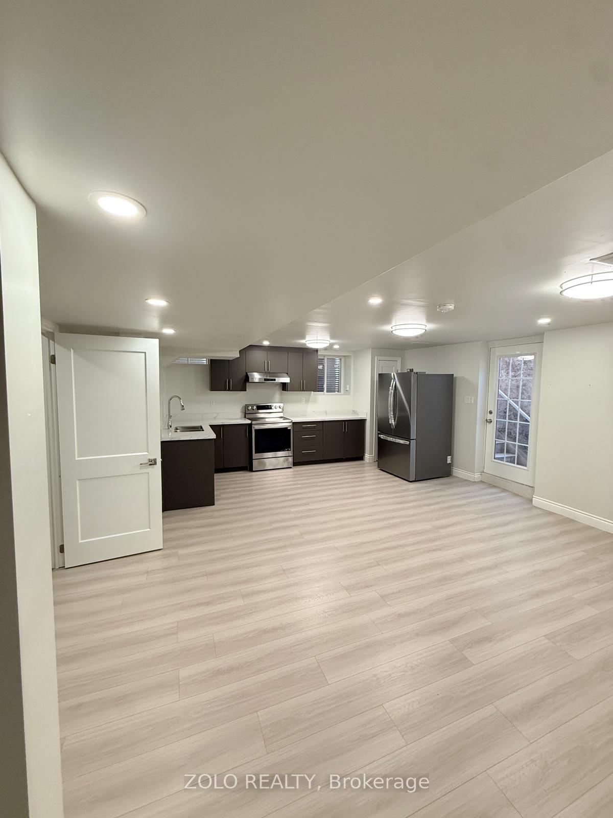 Photo 10 of Unit Basement, 21 Cattail Crescent, Hamilton, Waterdown — HOMEH