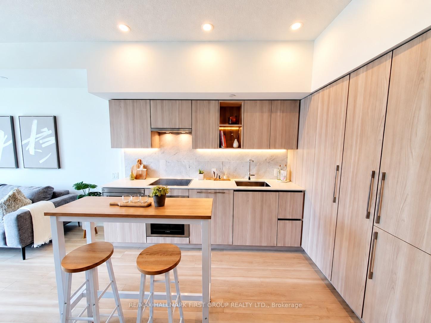 Photo 2 of Unit 2701, 19 Bathurst Street, Toronto, Waterfront Communities — HOMEH
