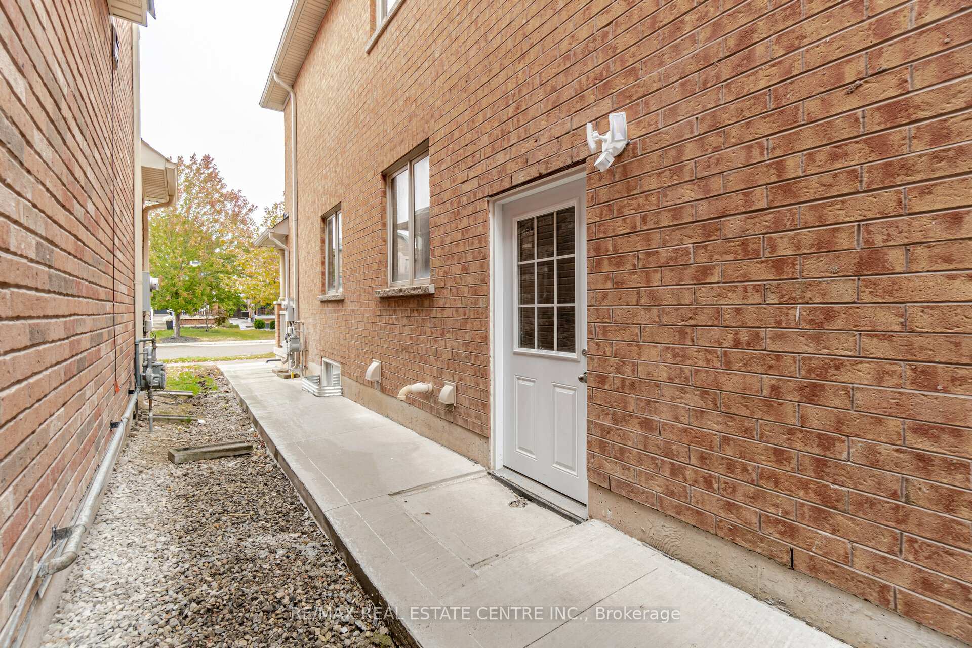 Photo 2 of Unit Basement, 268 Giddings Crescent, Milton, Scott — HOMEH