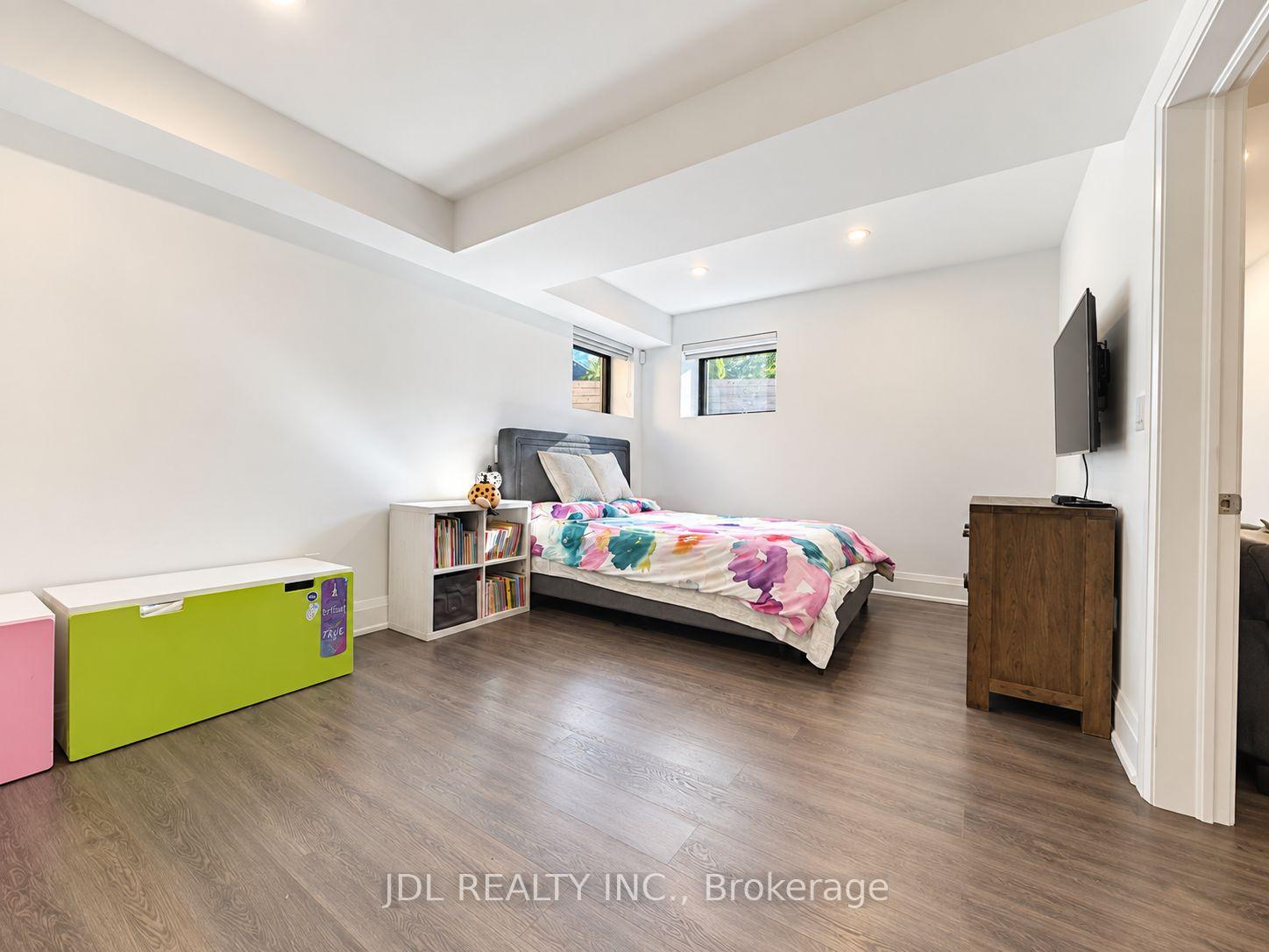 Photo 31 of 48 Sharron Drive, Toronto, Leaside — HOMEH