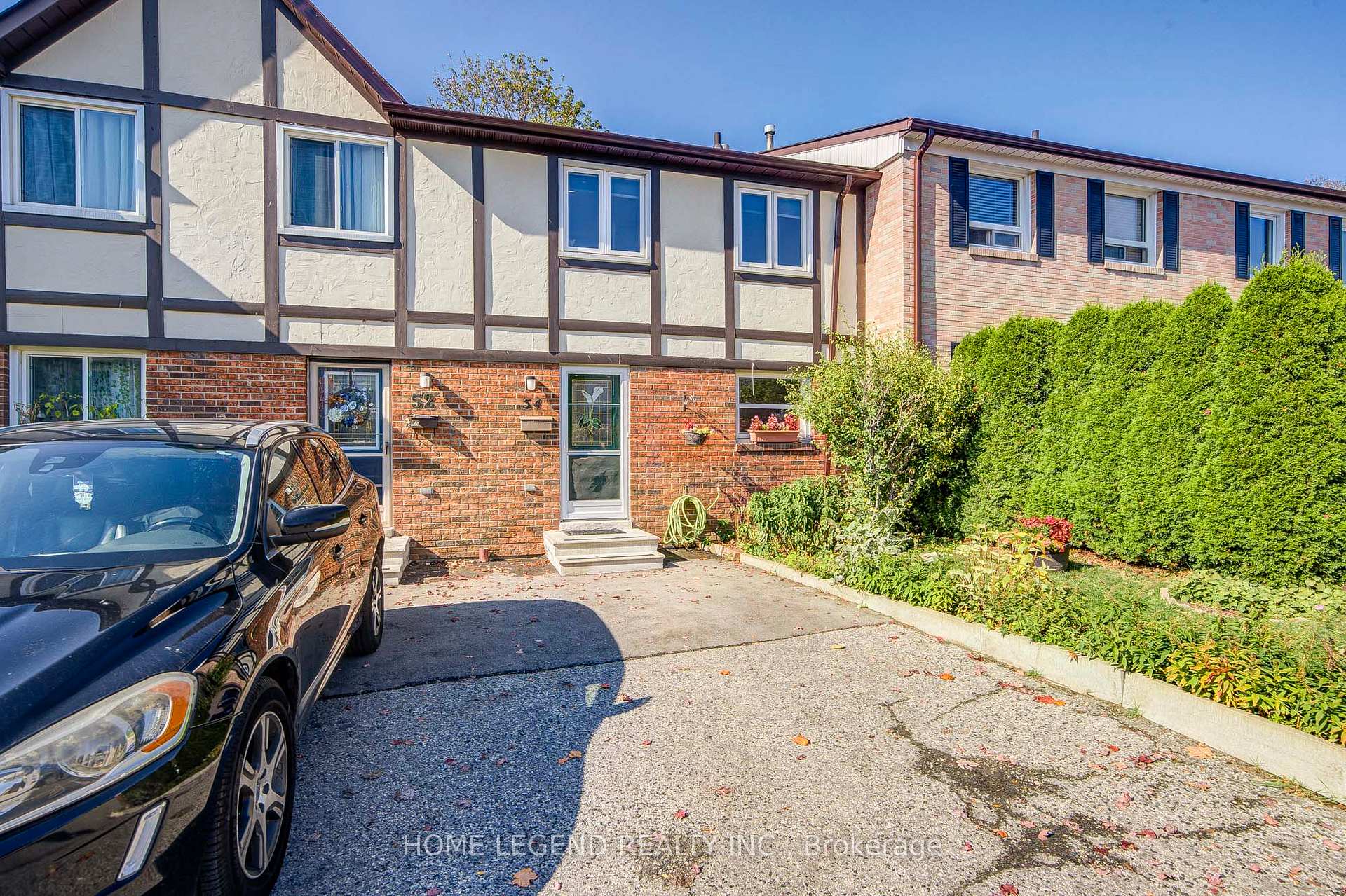 Photo 2 of 54 Crab Apple Way, North York, Parkwoods-Donalda — HOMEH