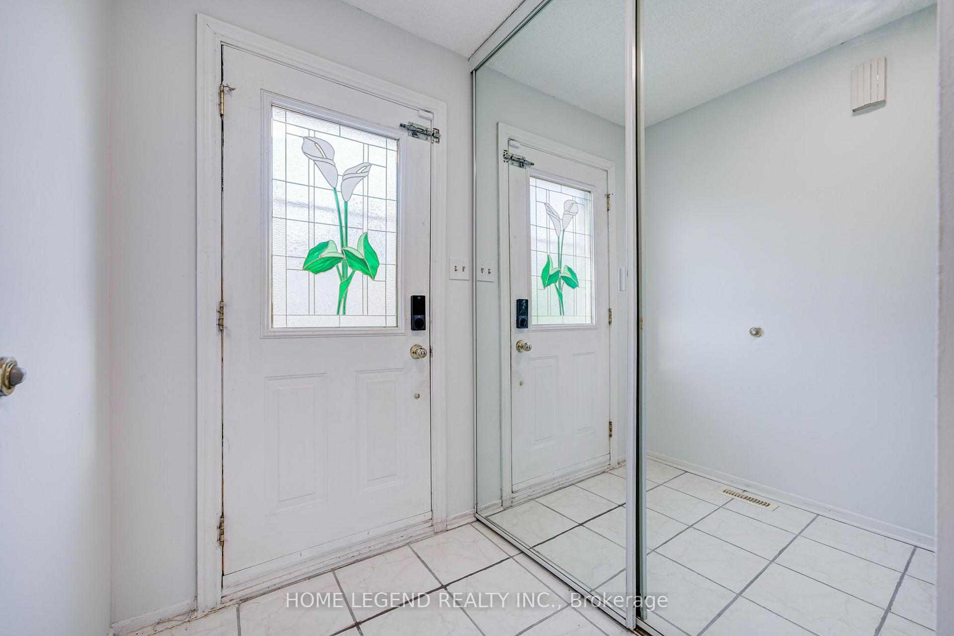Photo 3 of 54 Crab Apple Way, North York, Parkwoods-Donalda — HOMEH