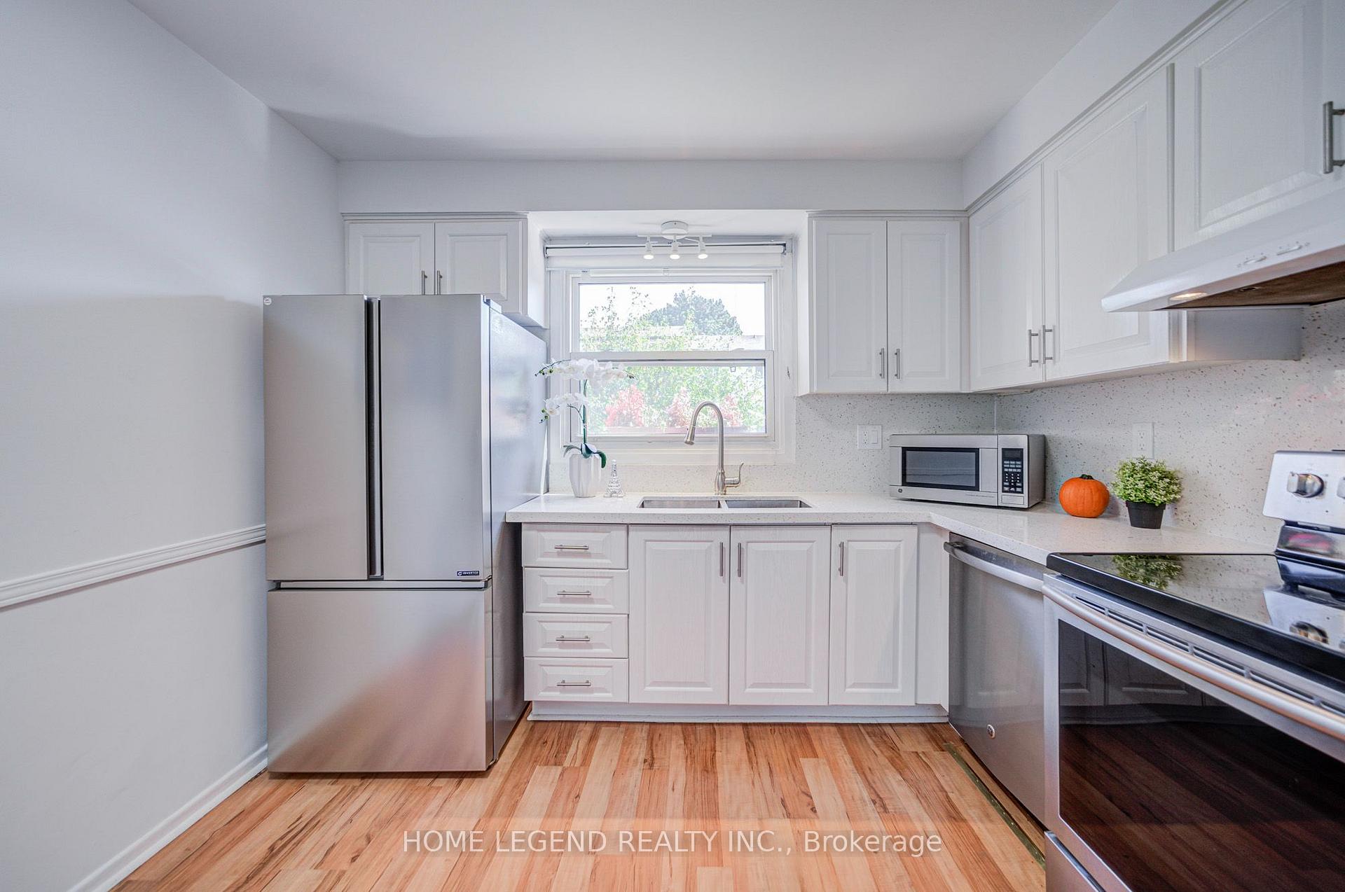 Photo 5 of 54 Crab Apple Way, North York, Parkwoods-Donalda — HOMEH
