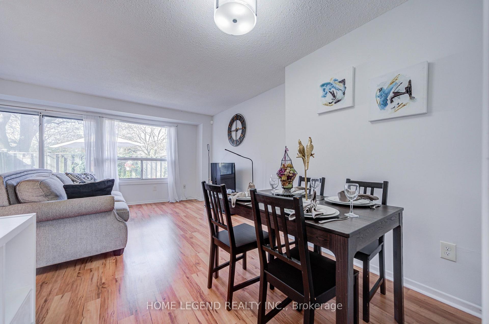 Photo 8 of 54 Crab Apple Way, North York, Parkwoods-Donalda — HOMEH