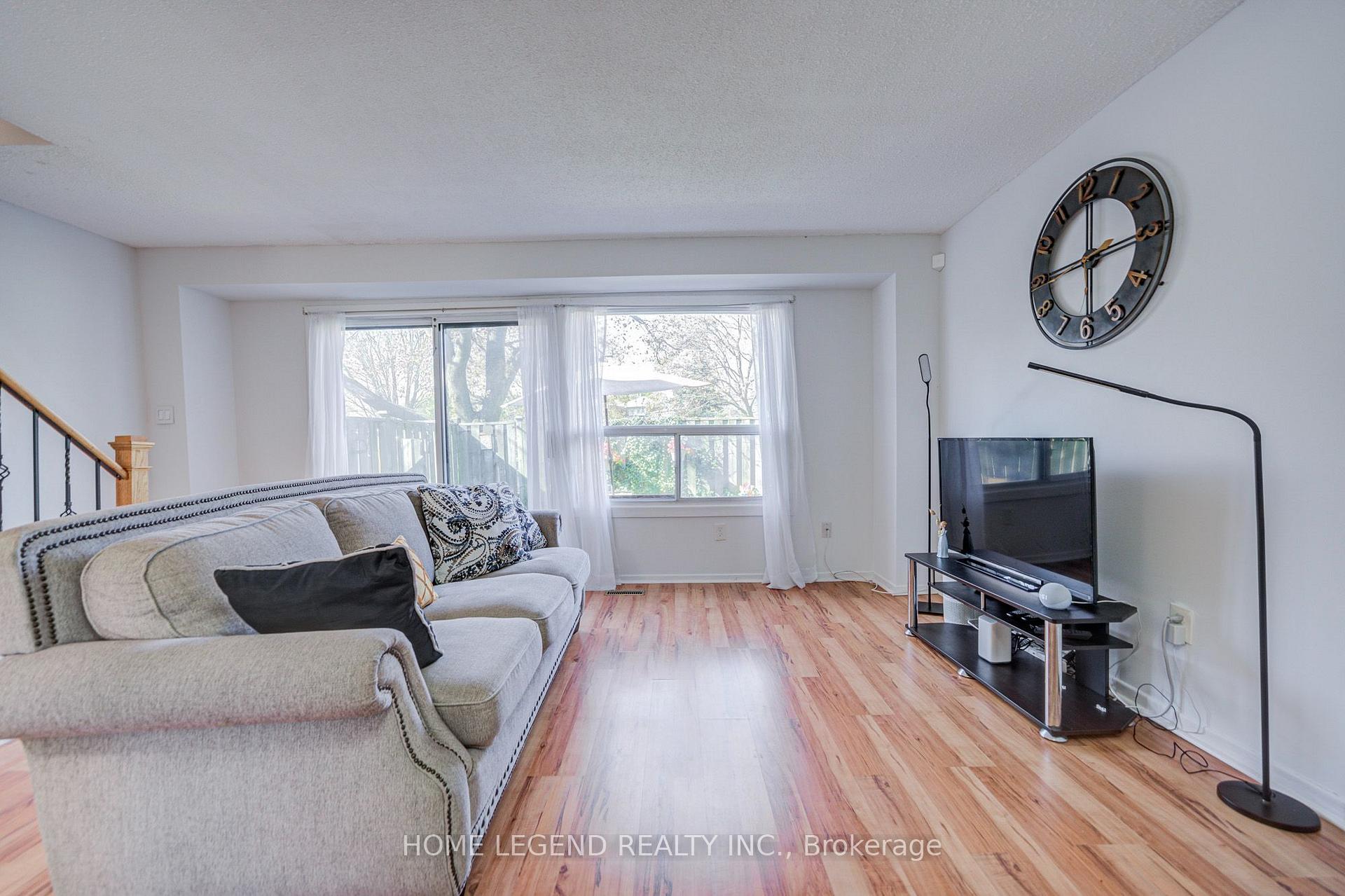 Photo 10 of 54 Crab Apple Way, North York, Parkwoods-Donalda — HOMEH