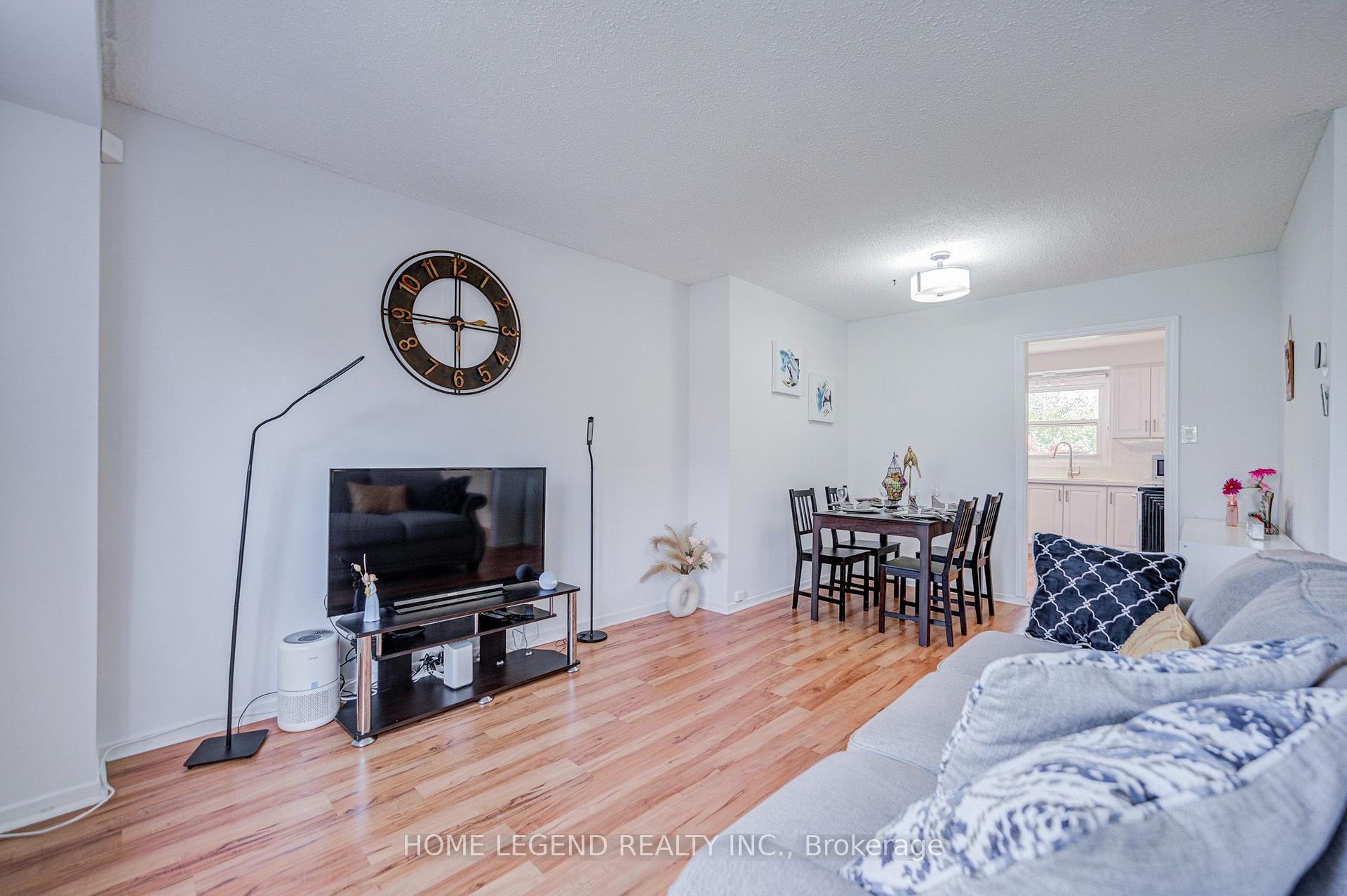Photo 15 of 54 Crab Apple Way, North York, Parkwoods-Donalda — HOMEH