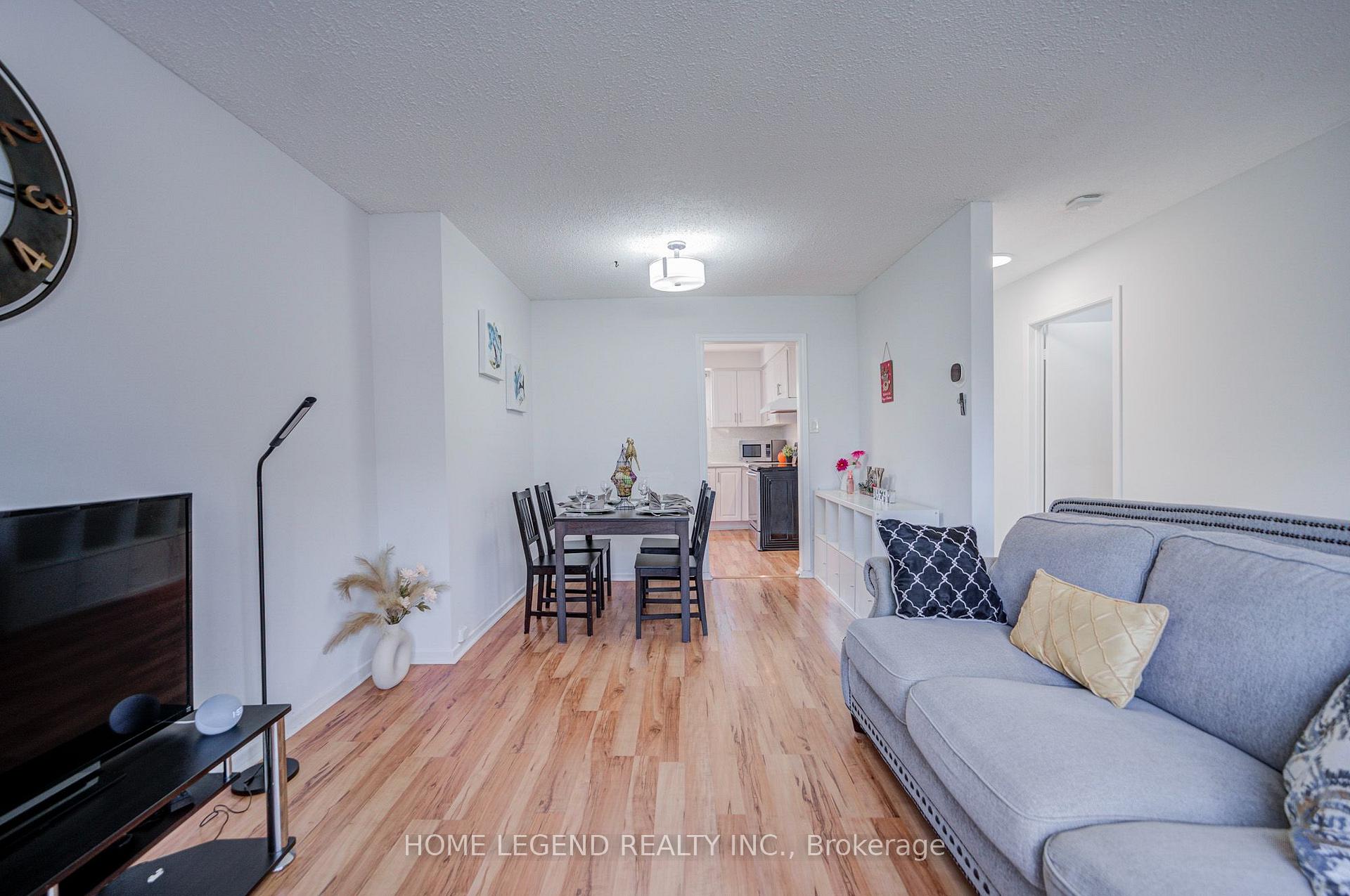 Photo 16 of 54 Crab Apple Way, North York, Parkwoods-Donalda — HOMEH