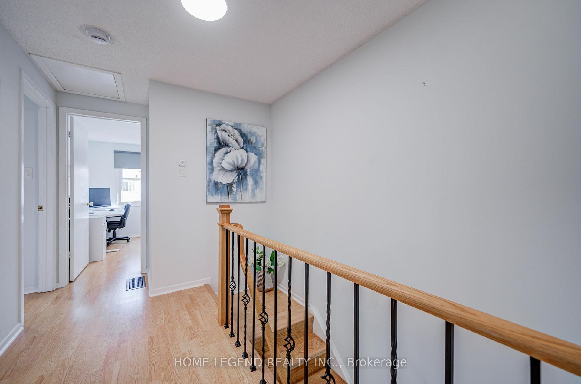 Photo 17 of 54 Crab Apple Way, North York, Parkwoods-Donalda — HOMEH