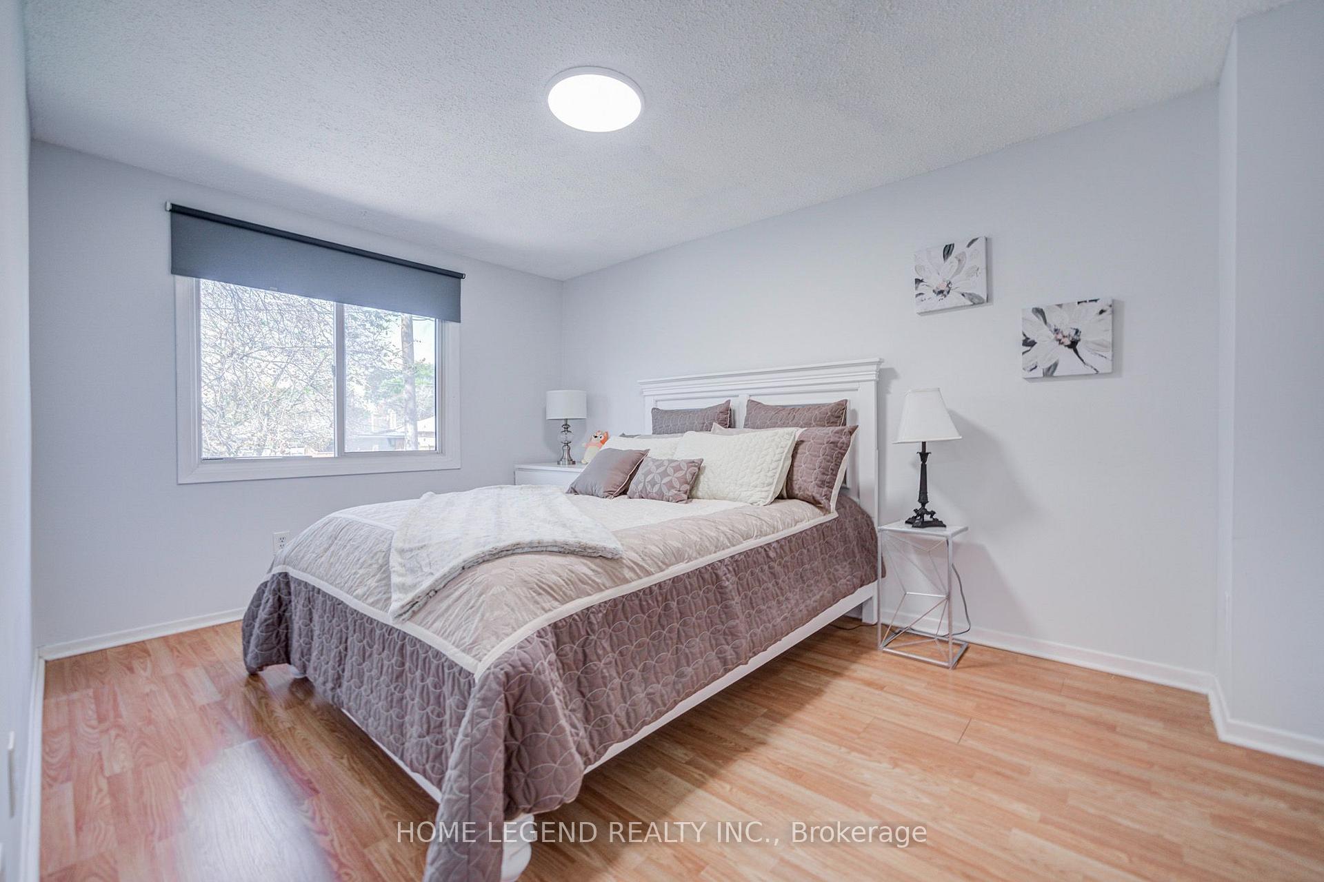 Photo 23 of 54 Crab Apple Way, North York, Parkwoods-Donalda — HOMEH