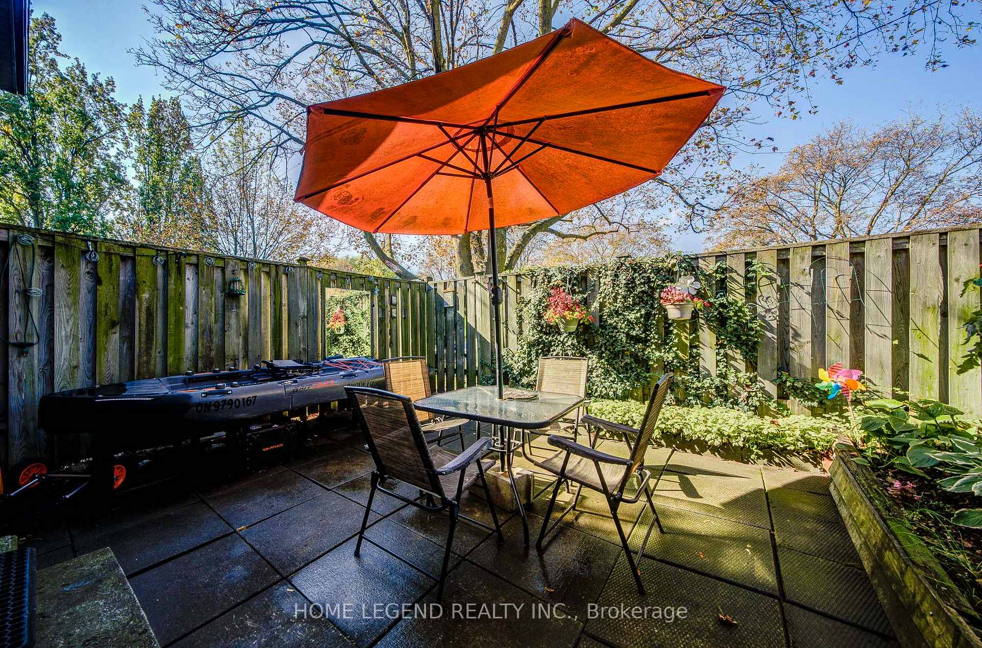 Photo 32 of 54 Crab Apple Way, North York, Parkwoods-Donalda — HOMEH