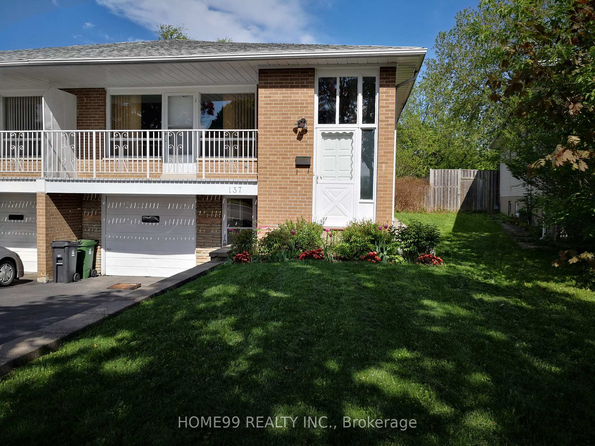 Photo 1 of Unit upper, 137 Pineway Boulevard, North York, Bayview Woods-Steeles — HOMEH