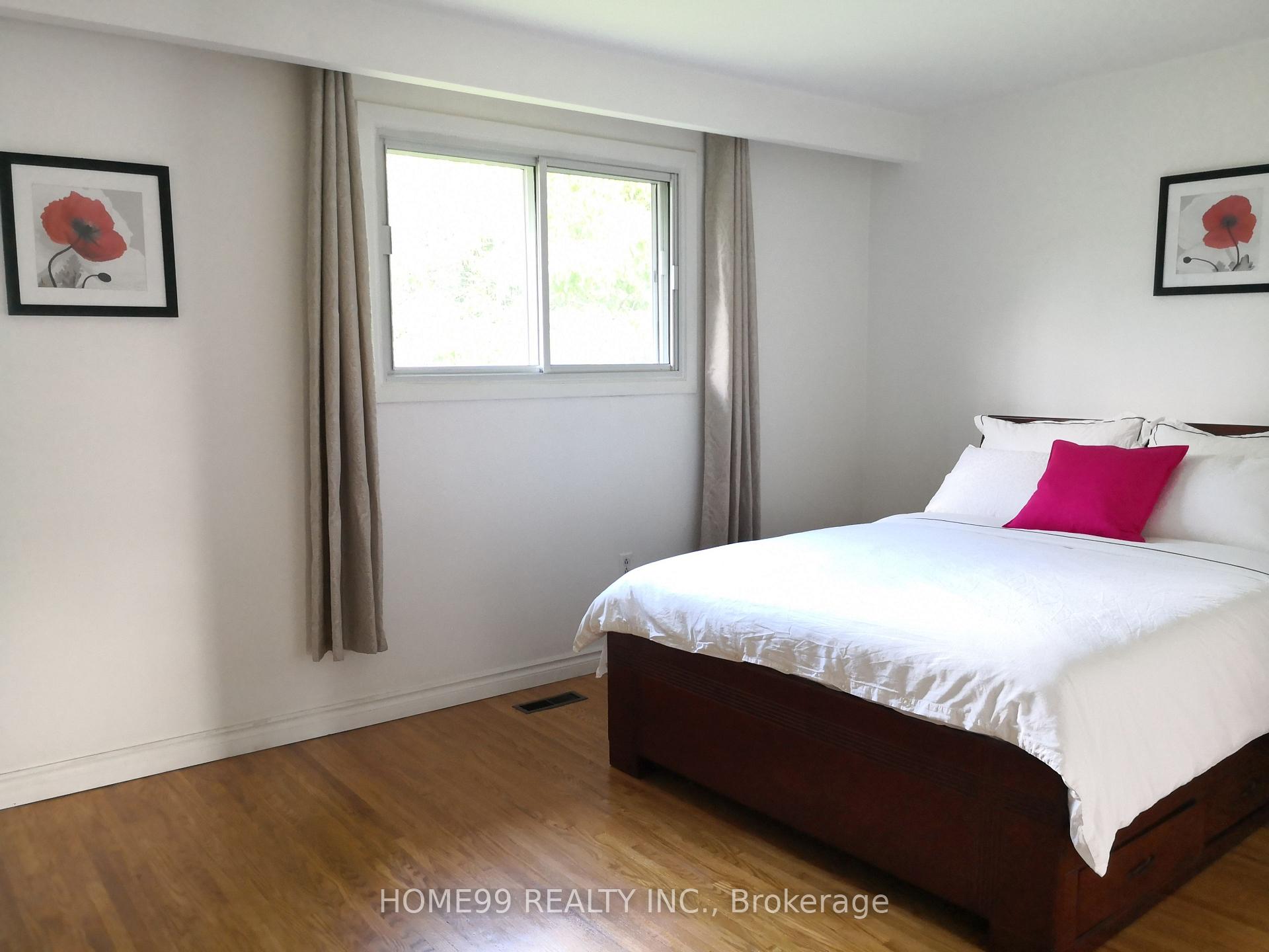 Photo 2 of Unit upper, 137 Pineway Boulevard, North York, Bayview Woods-Steeles — HOMEH