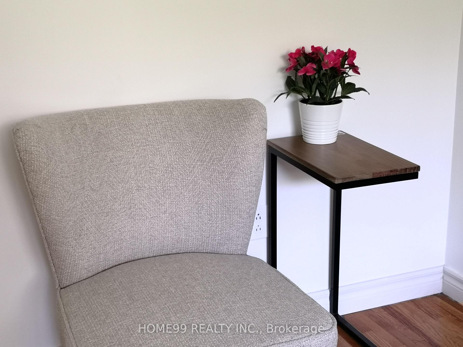 Photo 4 of Unit upper, 137 Pineway Boulevard, North York, Bayview Woods-Steeles — HOMEH
