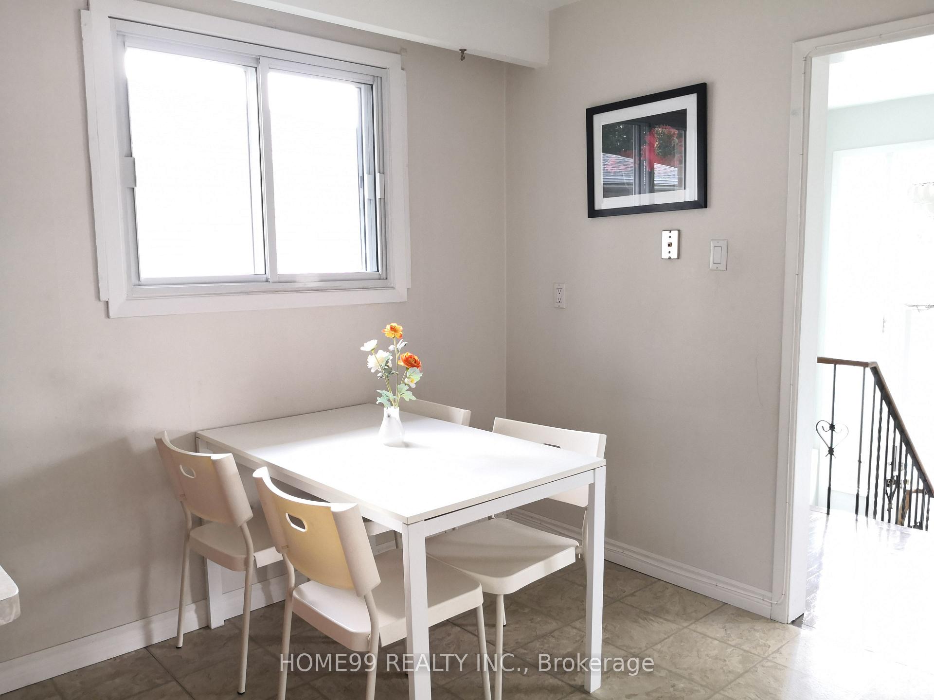 Photo 13 of Unit upper, 137 Pineway Boulevard, North York, Bayview Woods-Steeles — HOMEH