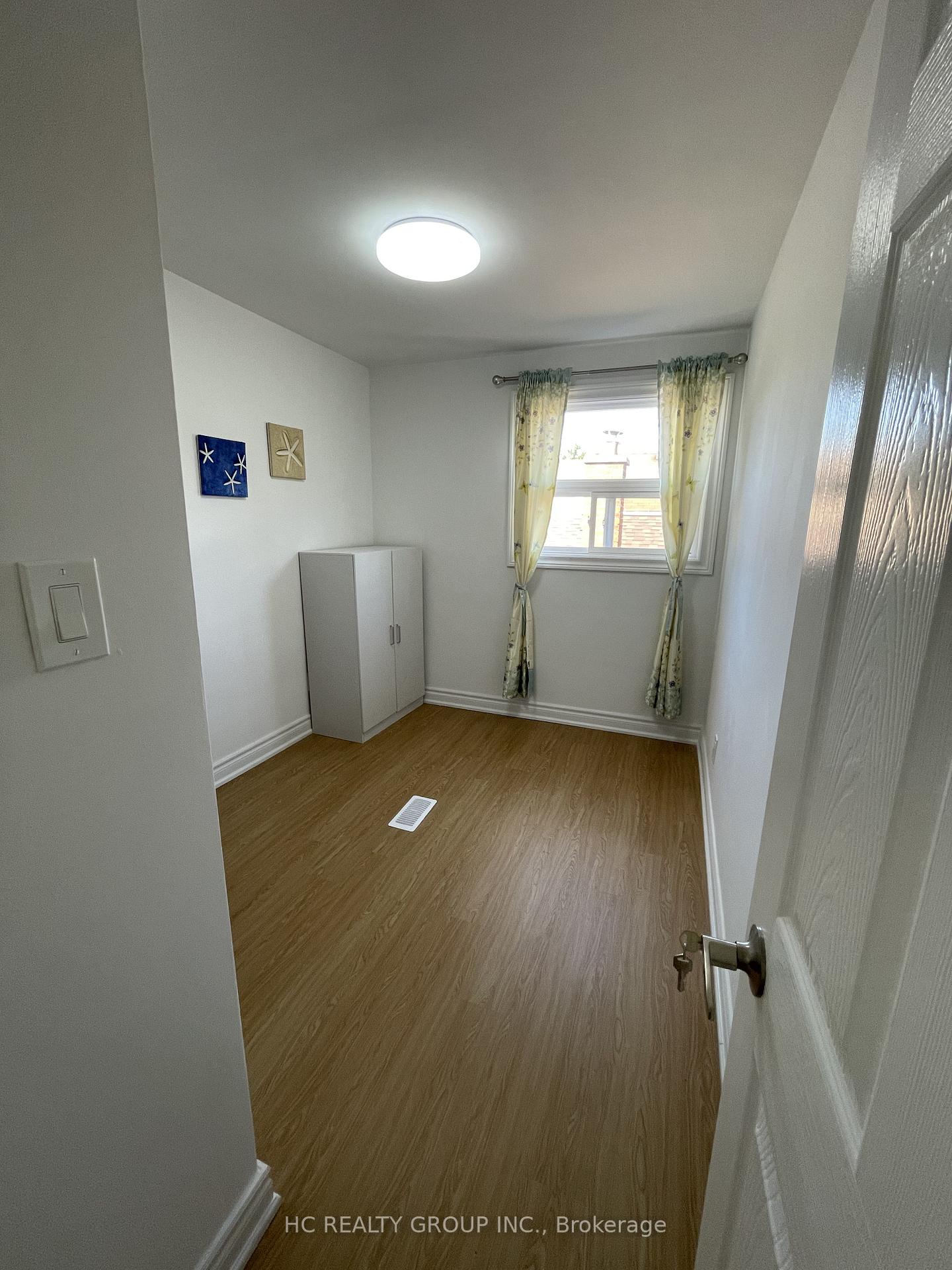 Photo 7 of Unit Upper, 48 Torrens Avenue, Toronto, Broadview North — HOMEH