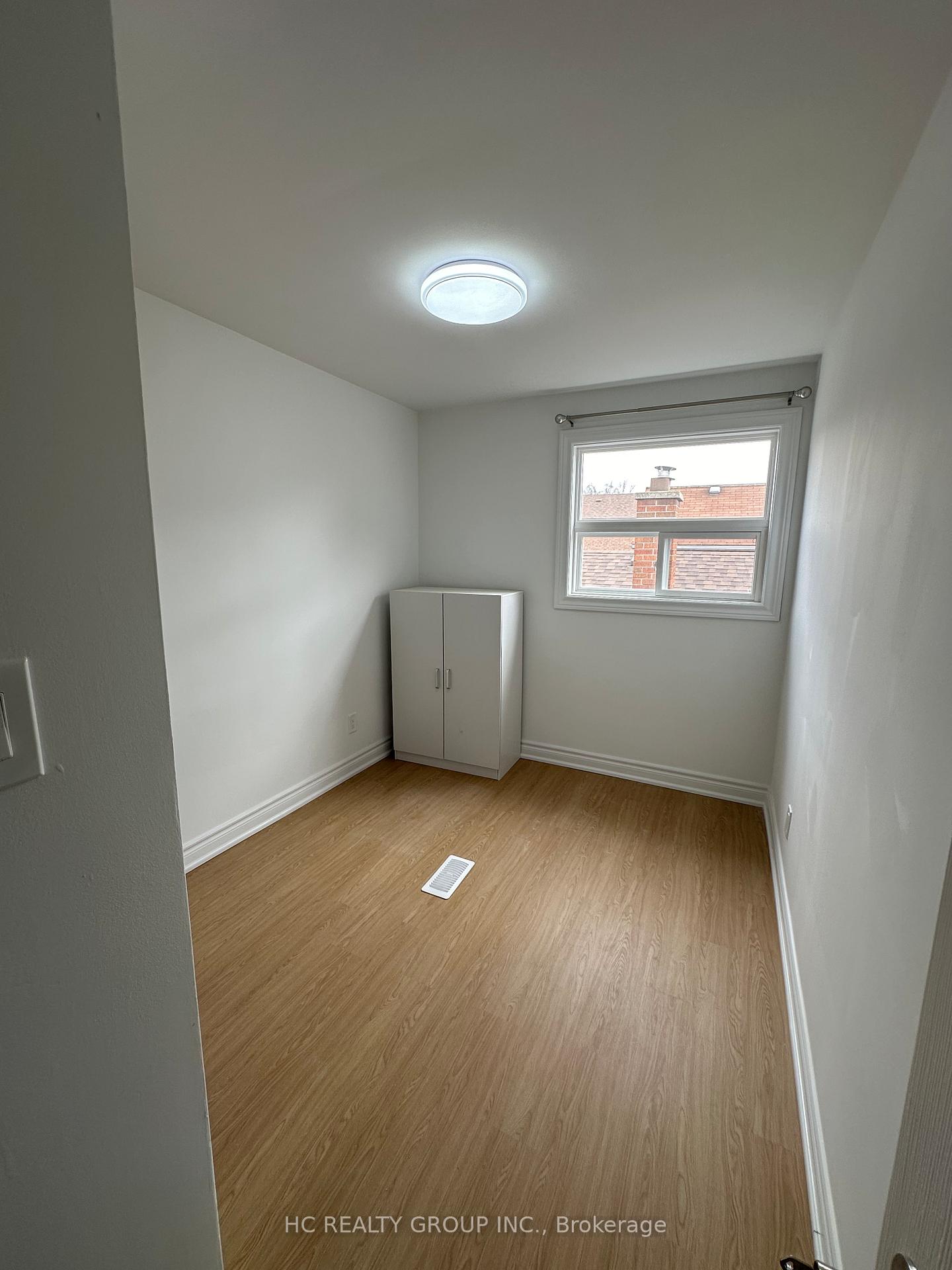 Photo 8 of Unit Upper, 48 Torrens Avenue, Toronto, Broadview North — HOMEH