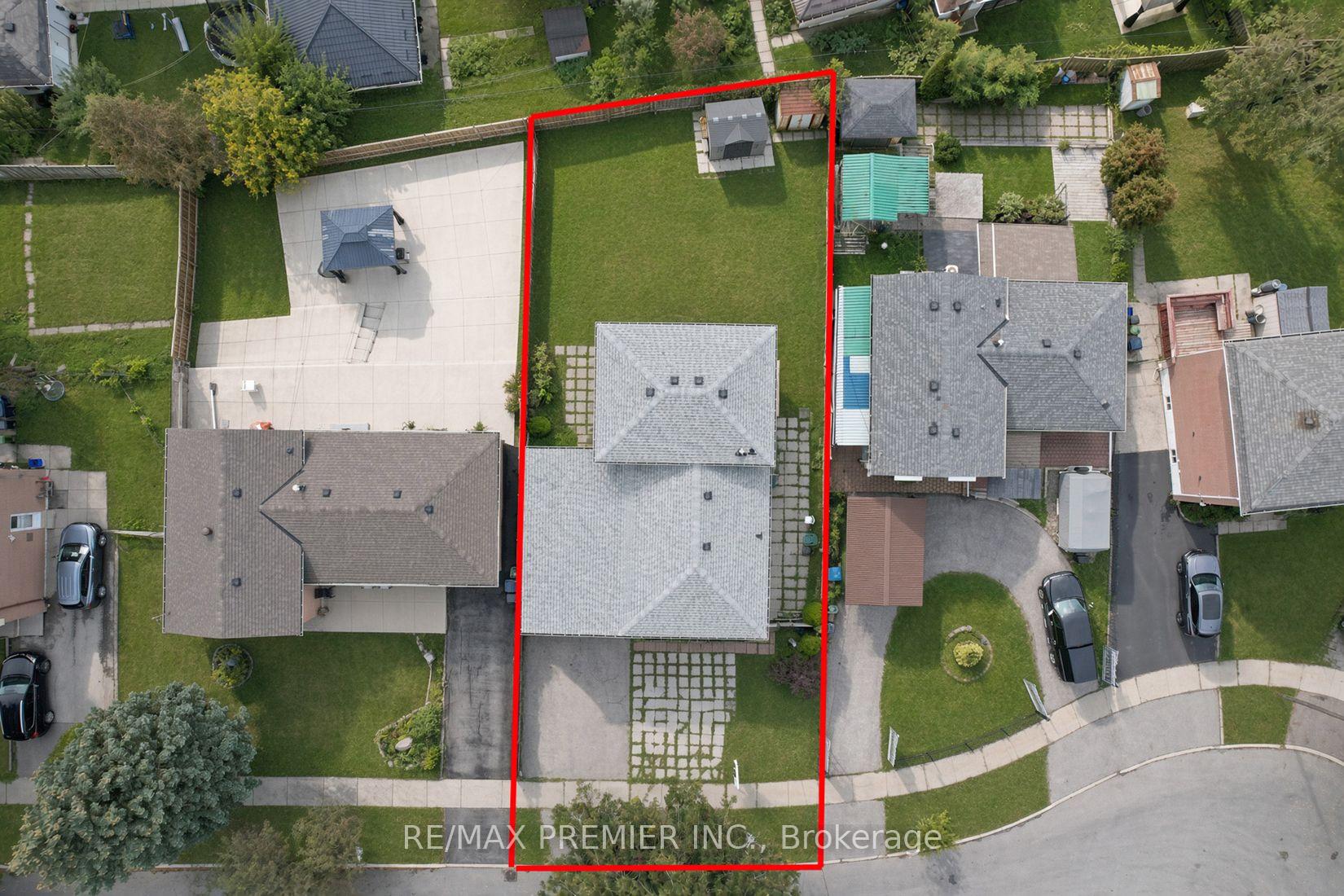 Photo 3 of 7 Artech Court, North York, Black Creek — HOMEH
