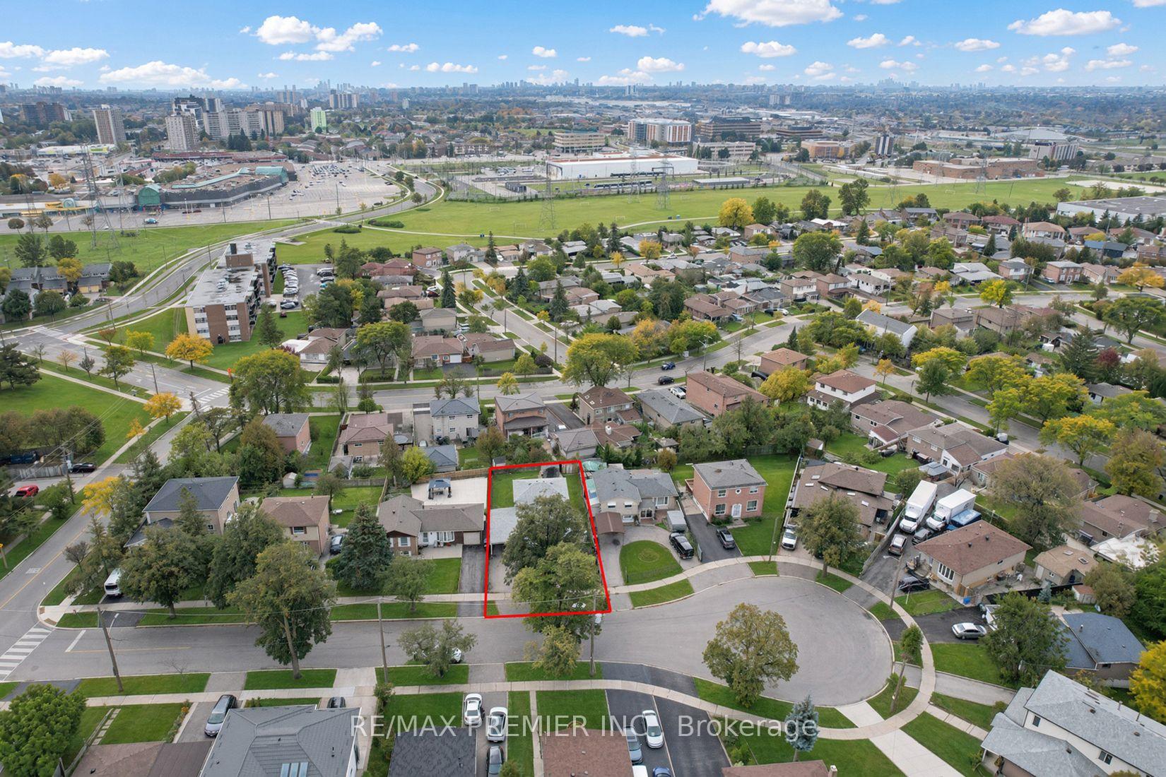 Photo 5 of 7 Artech Court, North York, Black Creek — HOMEH