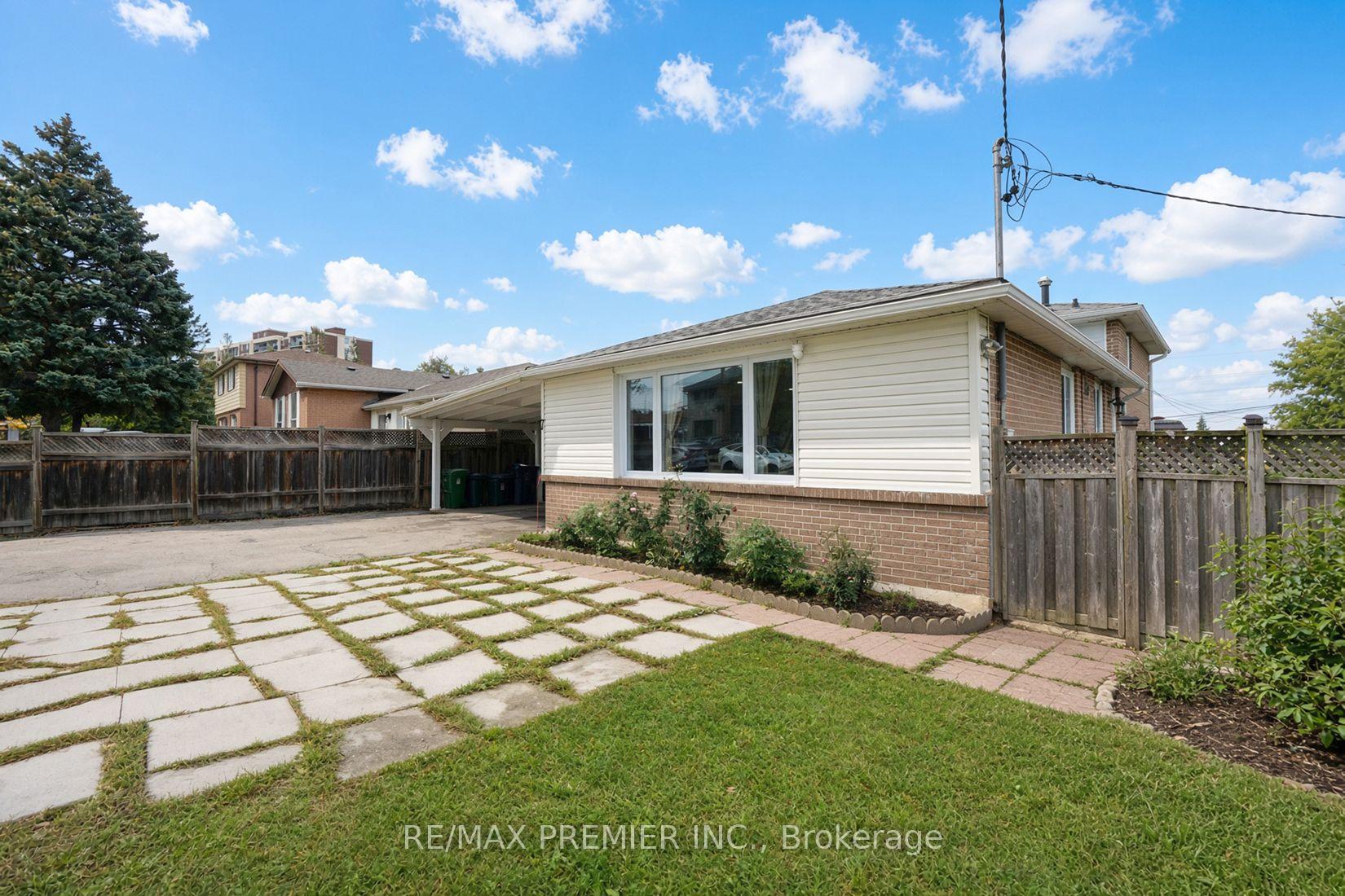 Photo 6 of 7 Artech Court, North York, Black Creek — HOMEH
