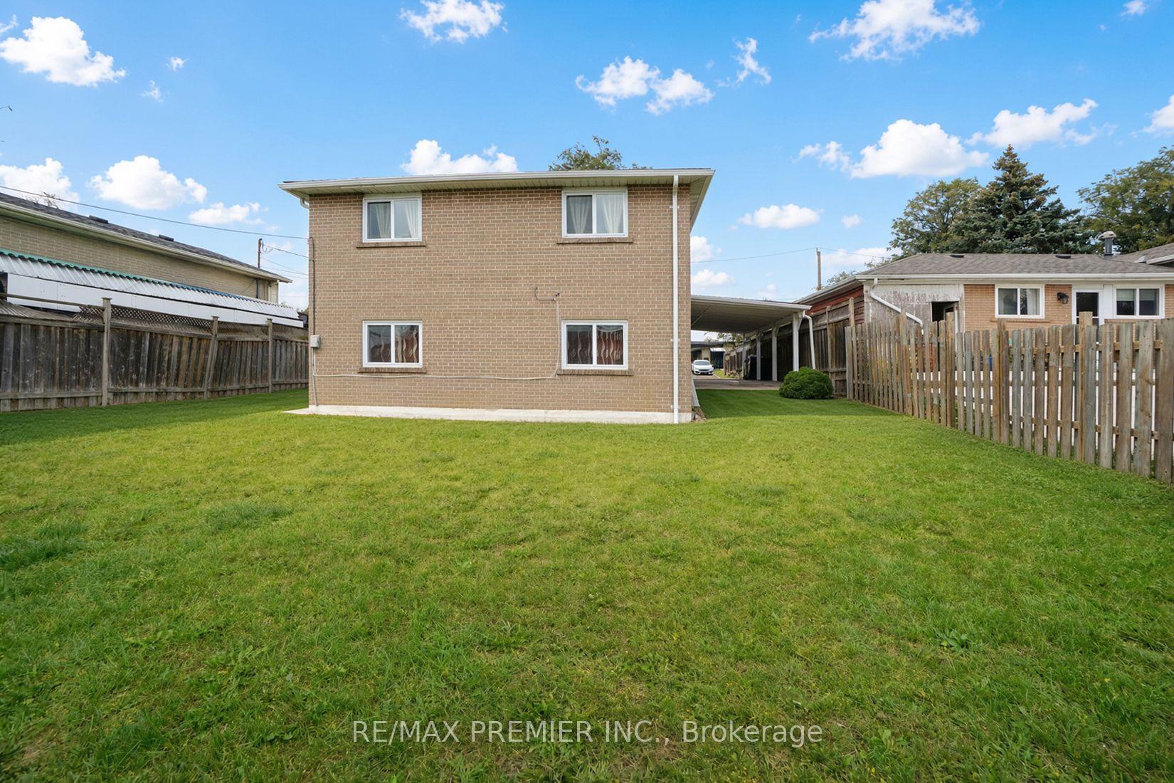 Photo 8 of 7 Artech Court, North York, Black Creek — HOMEH