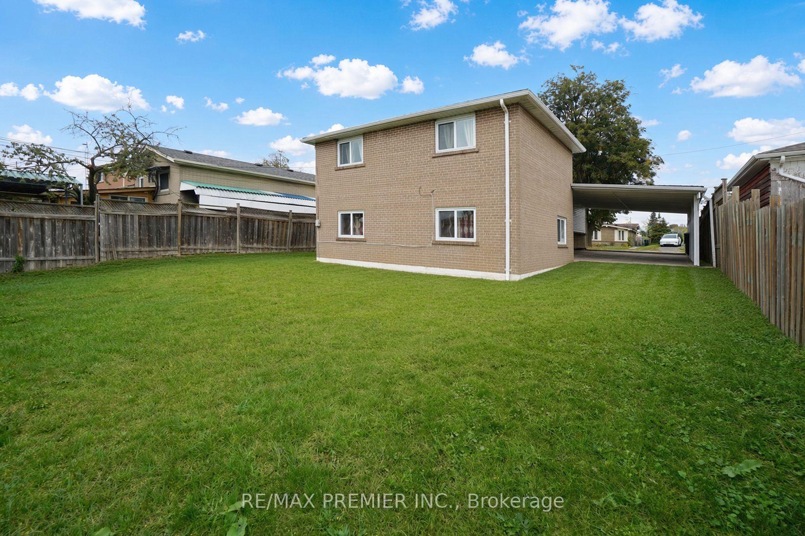 Photo 9 of 7 Artech Court, North York, Black Creek — HOMEH