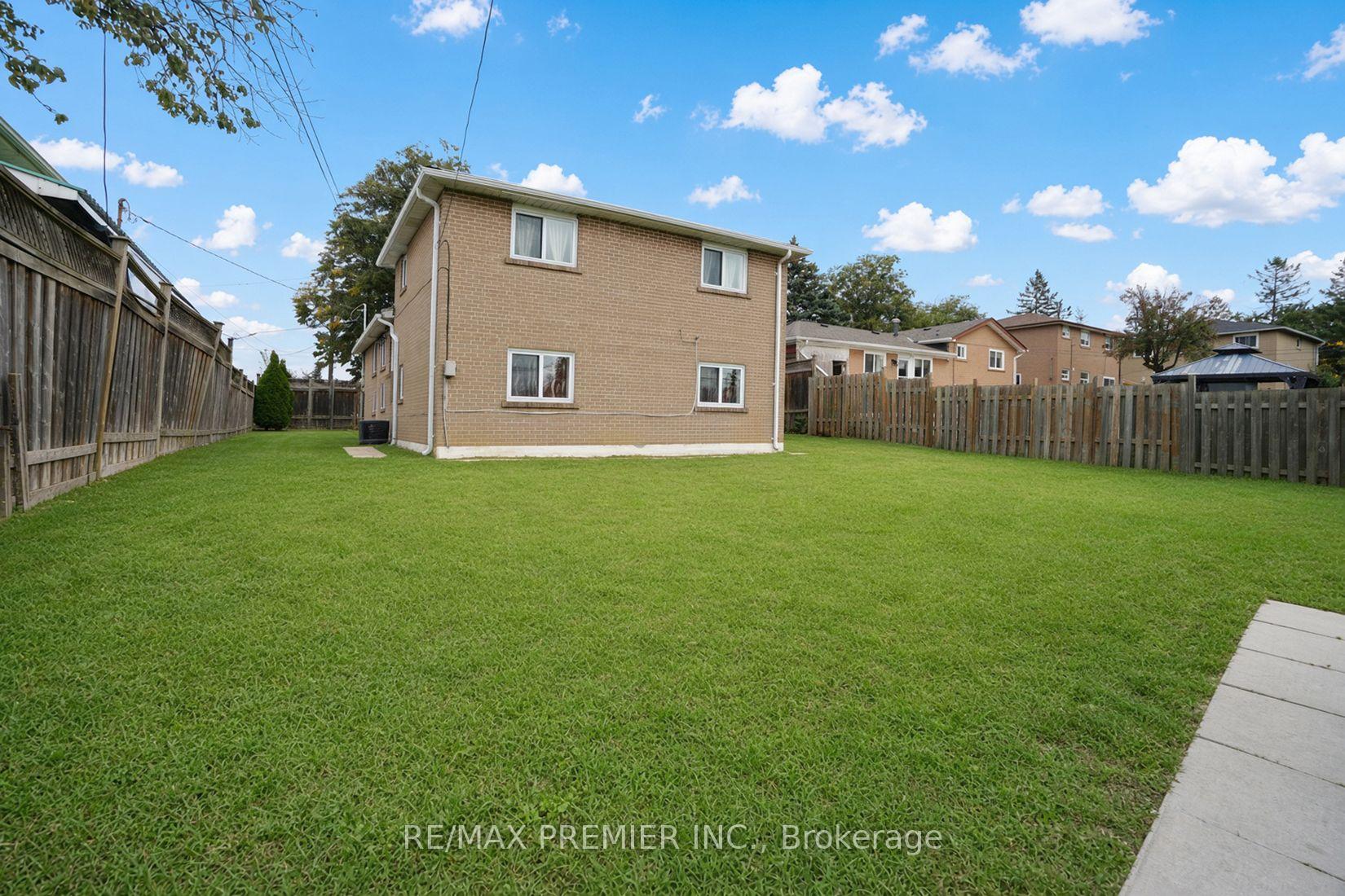 Photo 10 of 7 Artech Court, North York, Black Creek — HOMEH