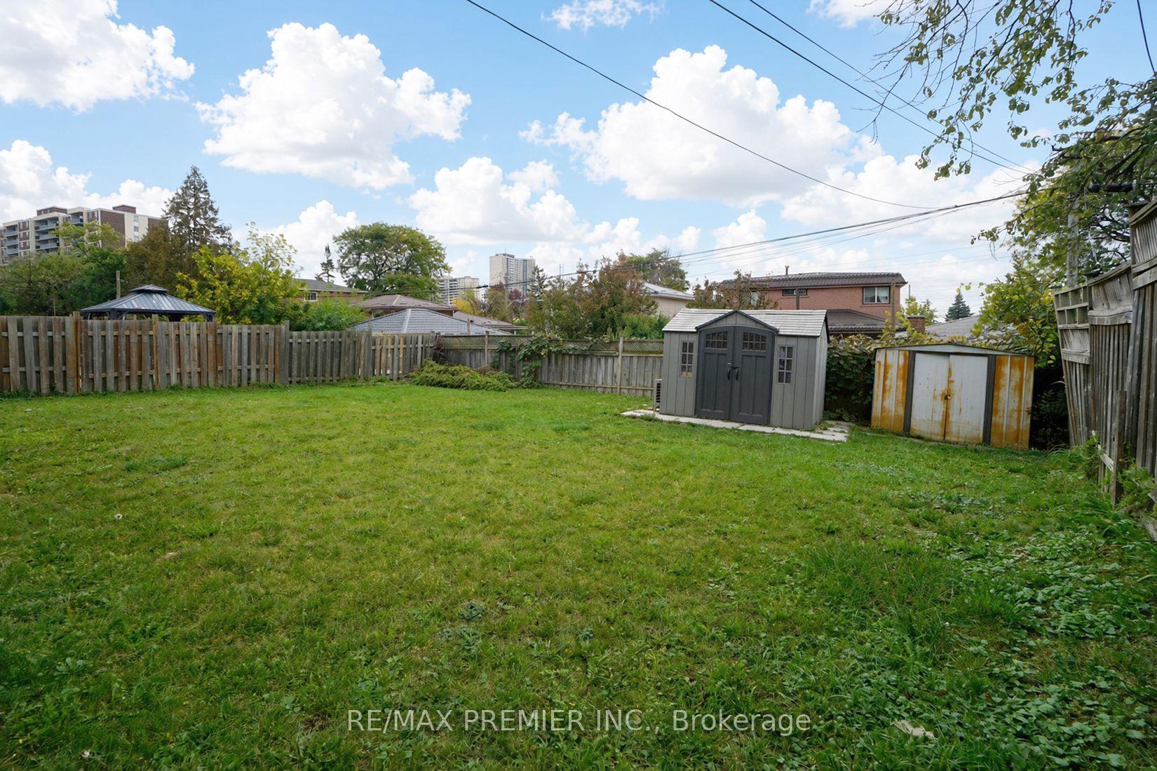 Photo 11 of 7 Artech Court, North York, Black Creek — HOMEH