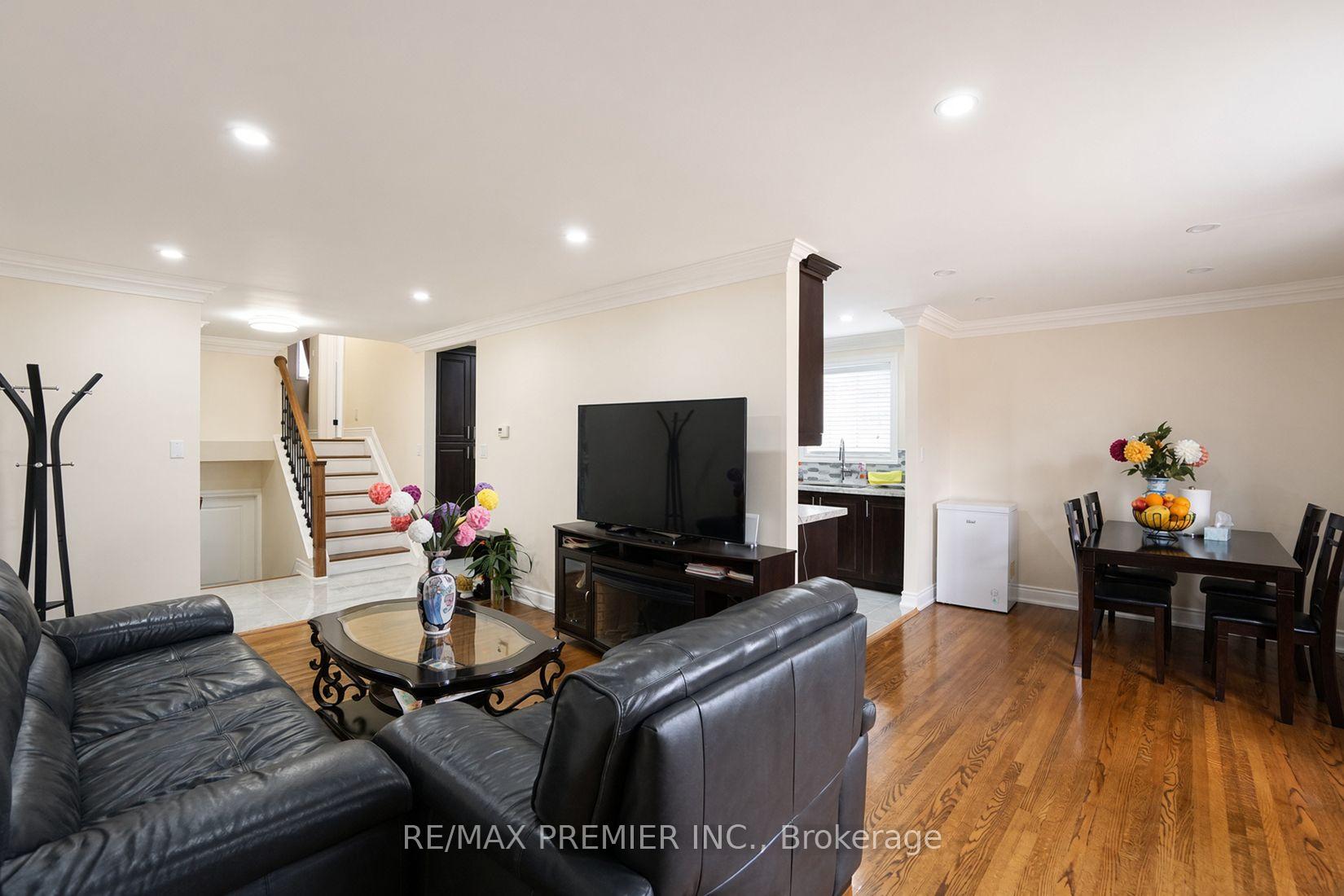 Photo 18 of 7 Artech Court, North York, Black Creek — HOMEH