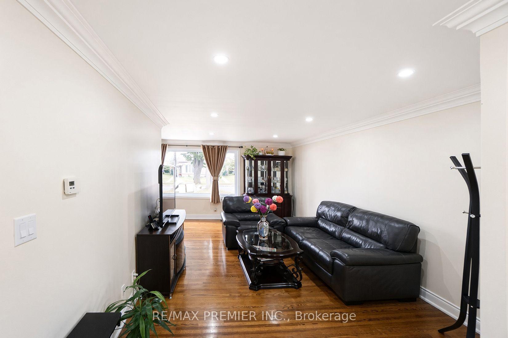 Photo 19 of 7 Artech Court, North York, Black Creek — HOMEH
