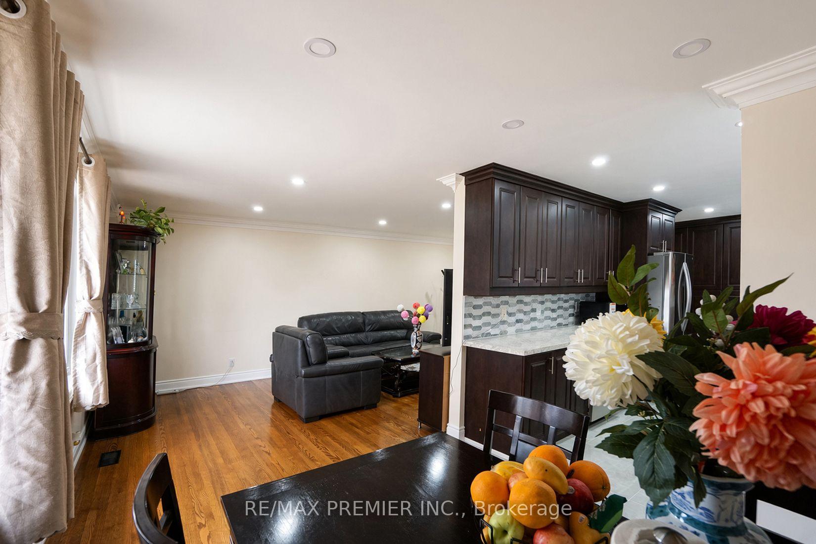 Photo 20 of 7 Artech Court, North York, Black Creek — HOMEH