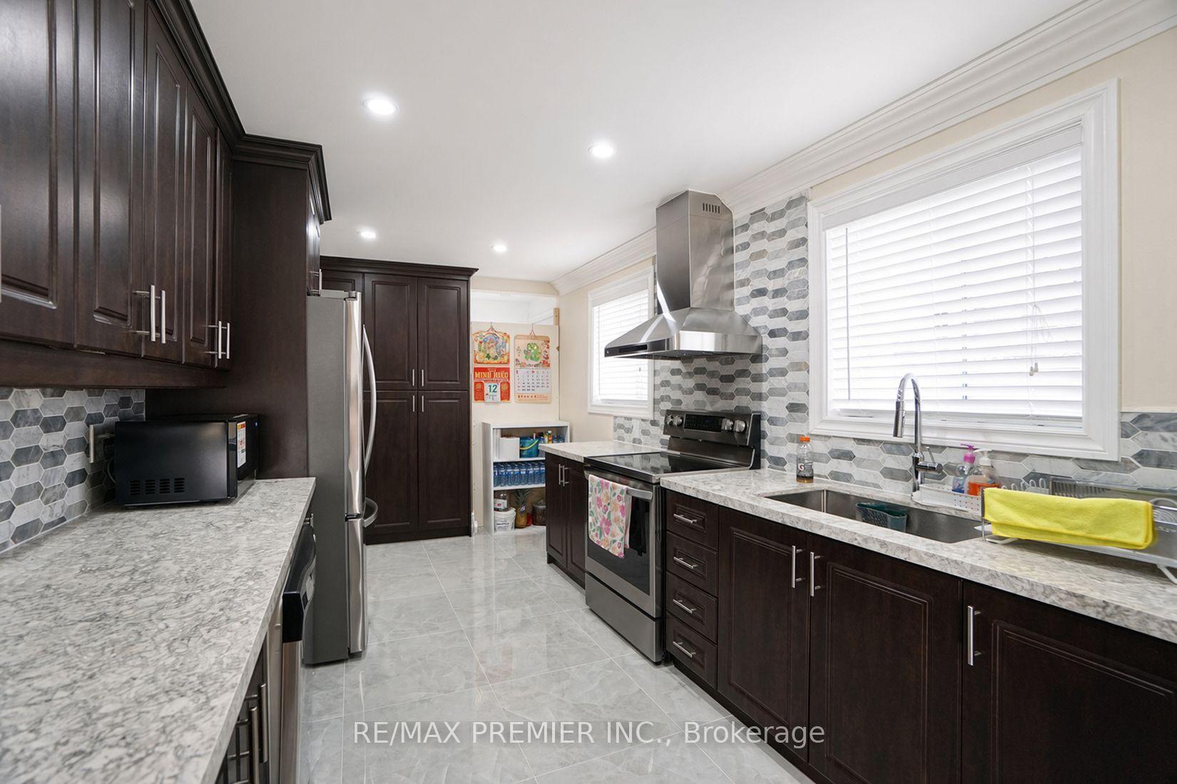 Photo 25 of 7 Artech Court, North York, Black Creek — HOMEH