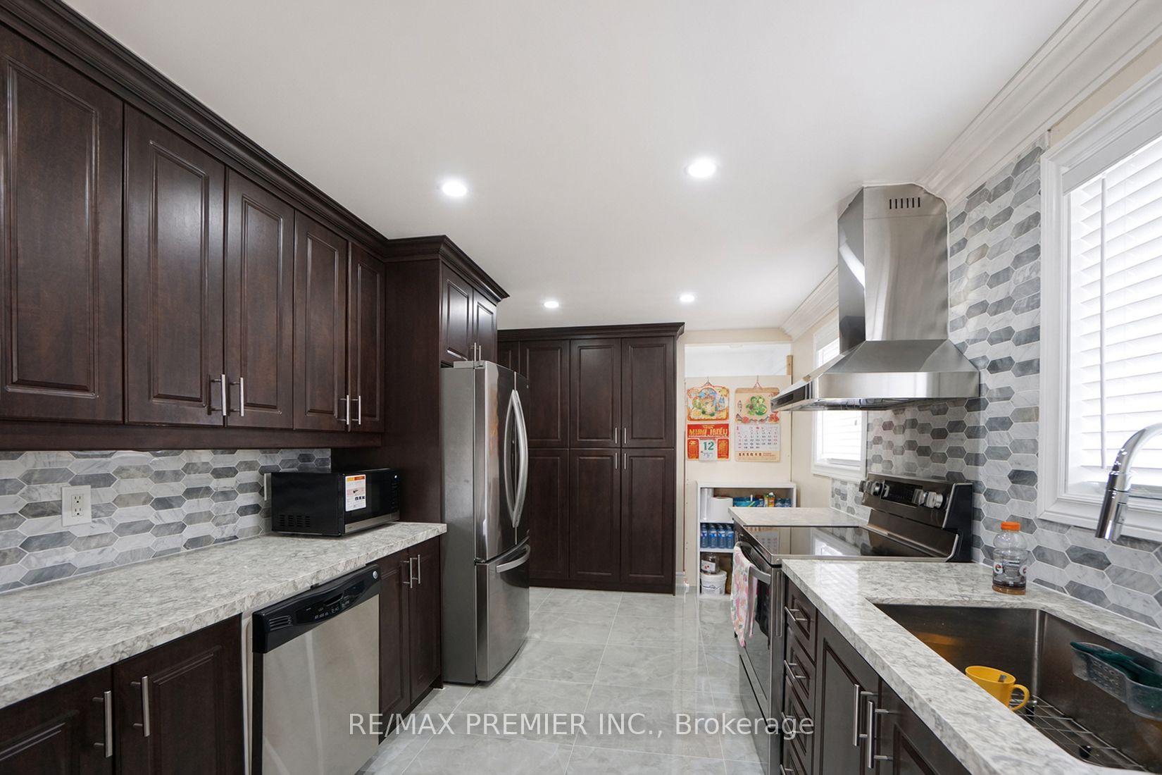 Photo 26 of 7 Artech Court, North York, Black Creek — HOMEH