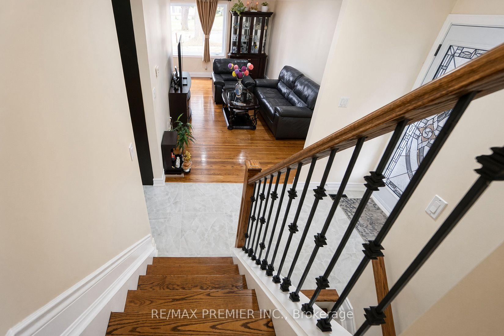 Photo 27 of 7 Artech Court, North York, Black Creek — HOMEH