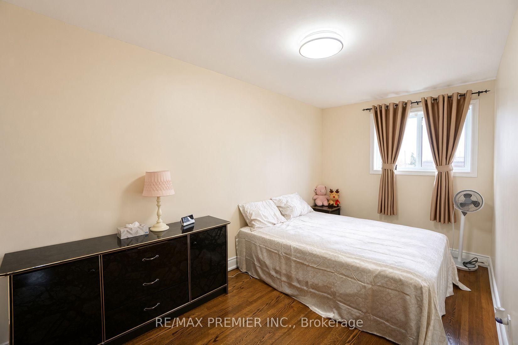 Photo 31 of 7 Artech Court, North York, Black Creek — HOMEH