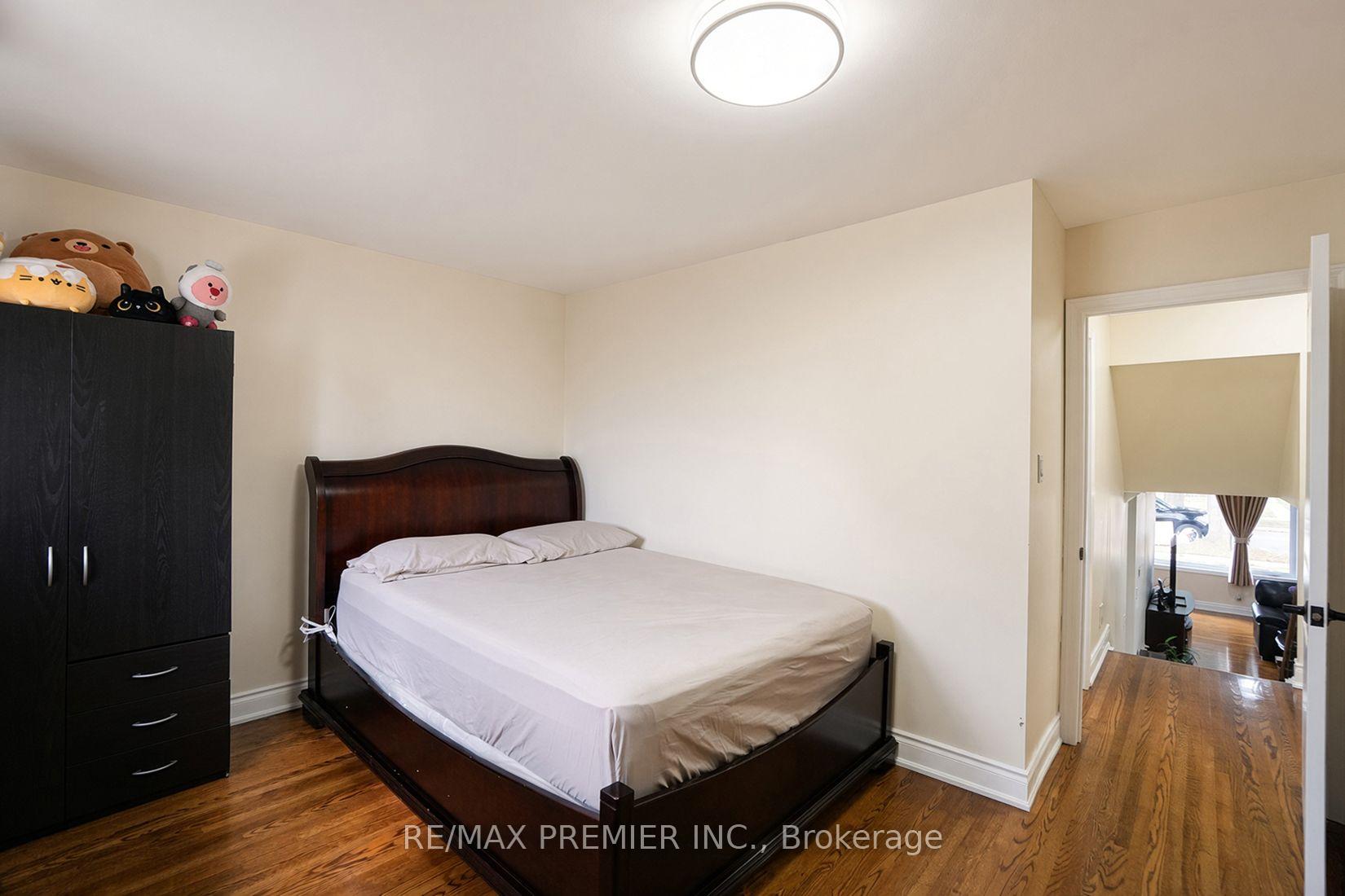 Photo 32 of 7 Artech Court, North York, Black Creek — HOMEH